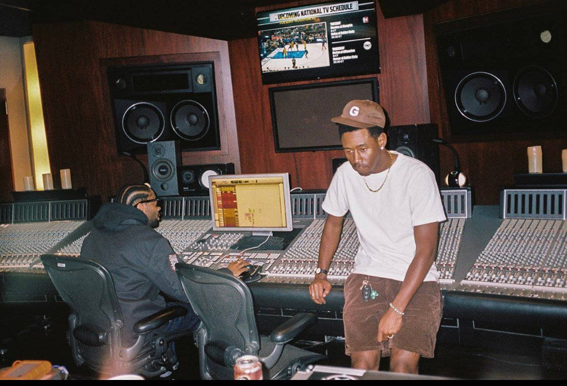 Brent Faiyaz, wood-paneled recording studio, mixing console, SD Desktop Wallpaper