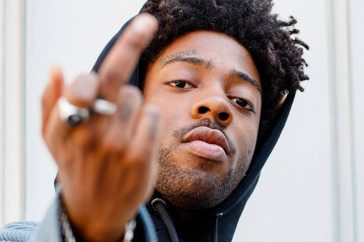 Brent Faiyaz, curly hair, hoodie, SD Desktop Wallpaper