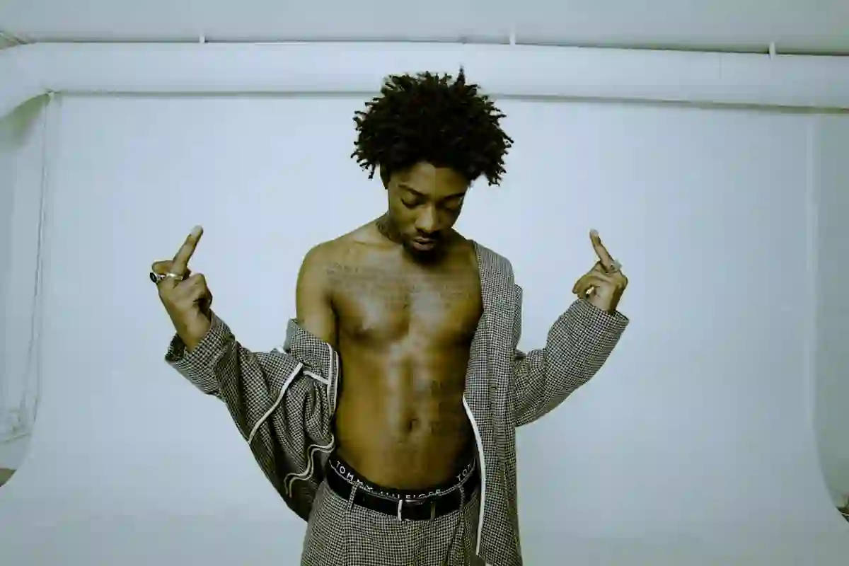 Brent Faiyaz, curly hair, tattoos, SD Desktop Wallpaper