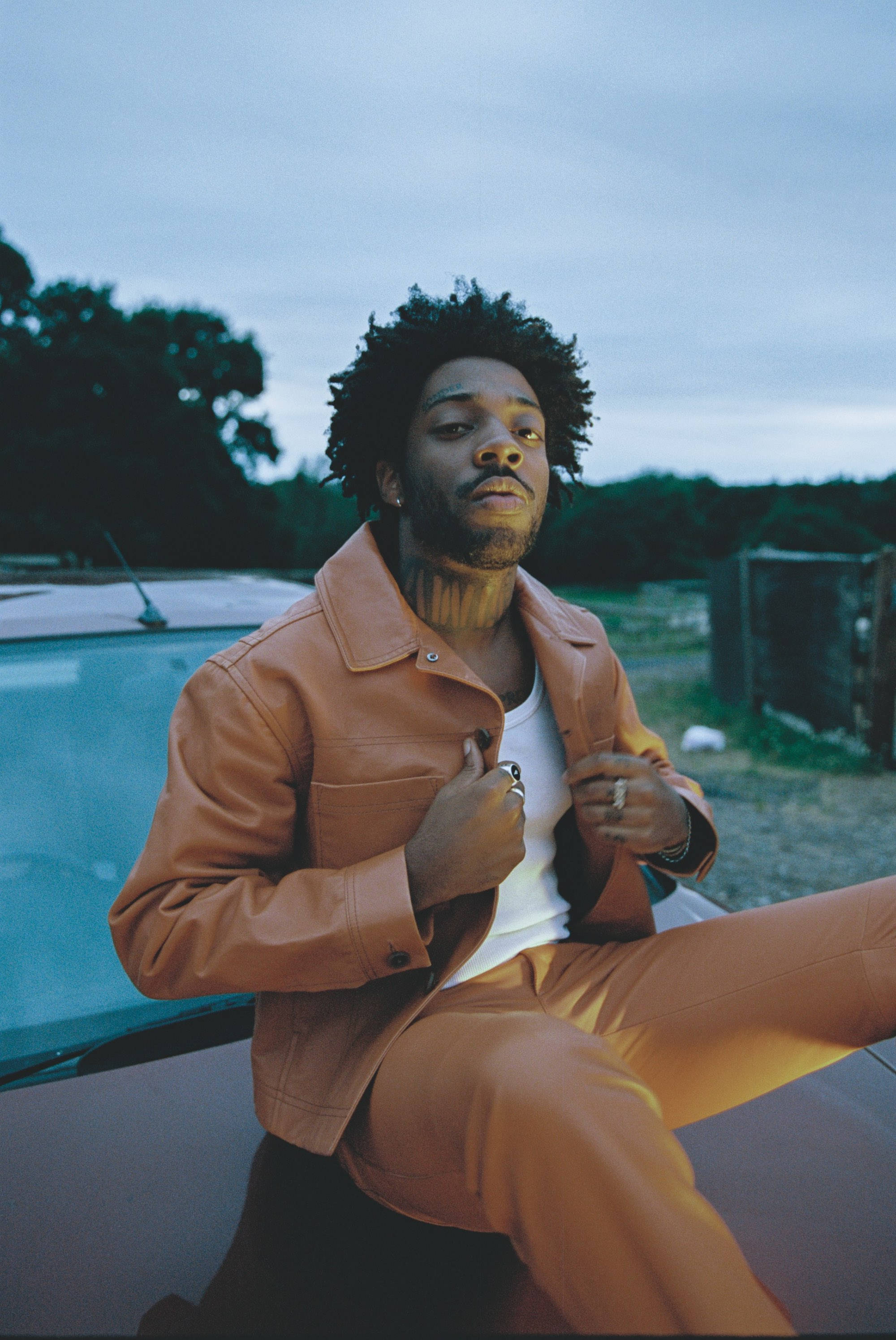 Brent Faiyaz, tan leather jacket, car hood, 2K Phone Wallpaper
