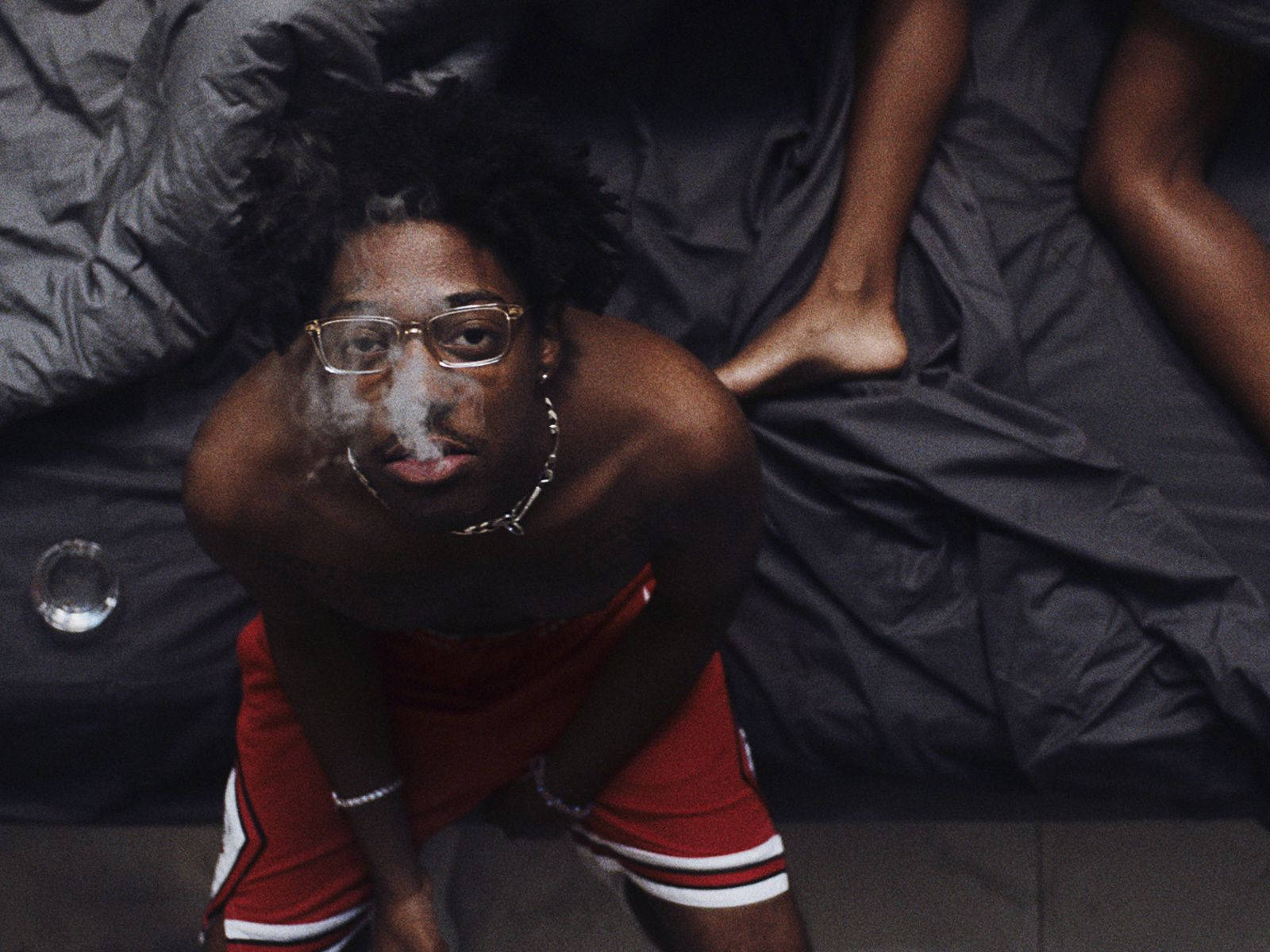 Brent Faiyaz, red shorts, glasses, HD Desktop Wallpaper
