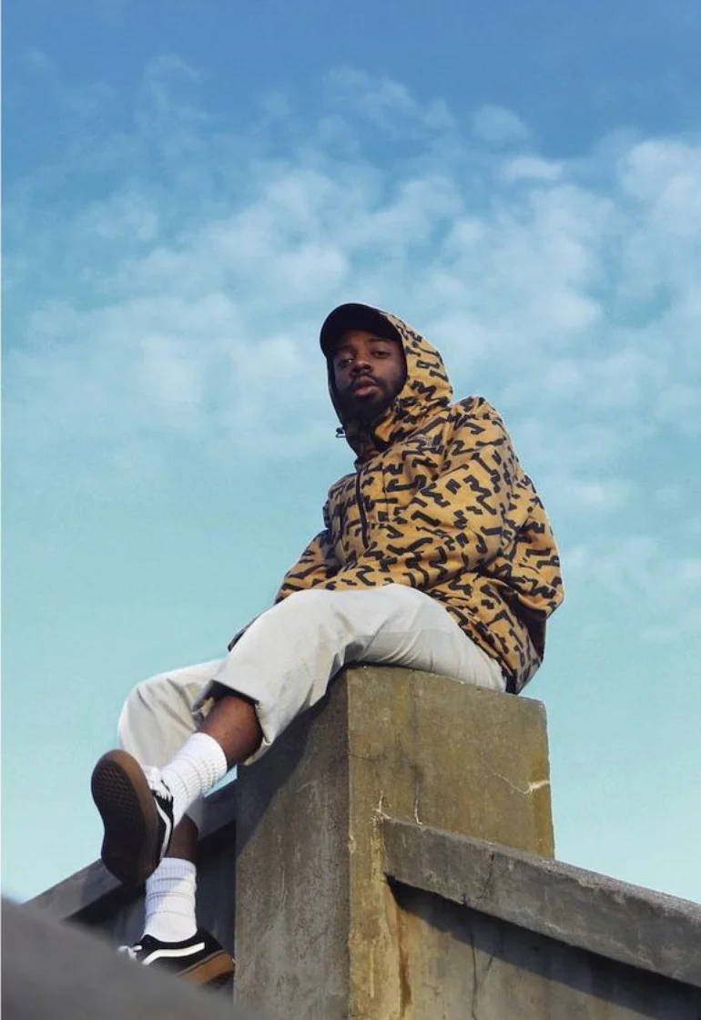Brent Faiyaz, patterned hoodie, concrete structure, SD Phone Wallpaper