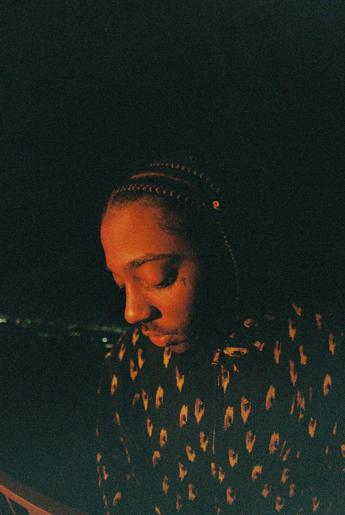 Brent Faiyaz, box braids, warm orange light, HD Phone Wallpaper