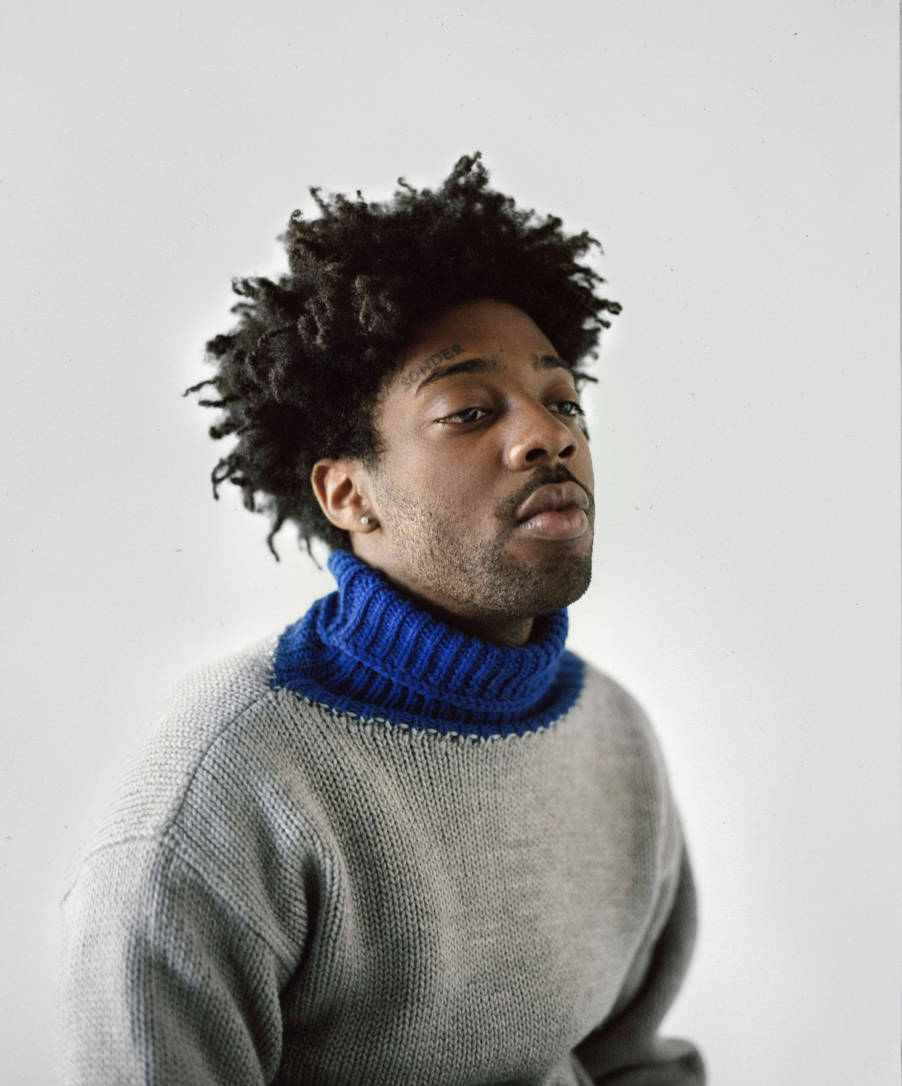 Brent Faiyaz, blue turtleneck sweater, curly black hair, 2K Phone Wallpaper