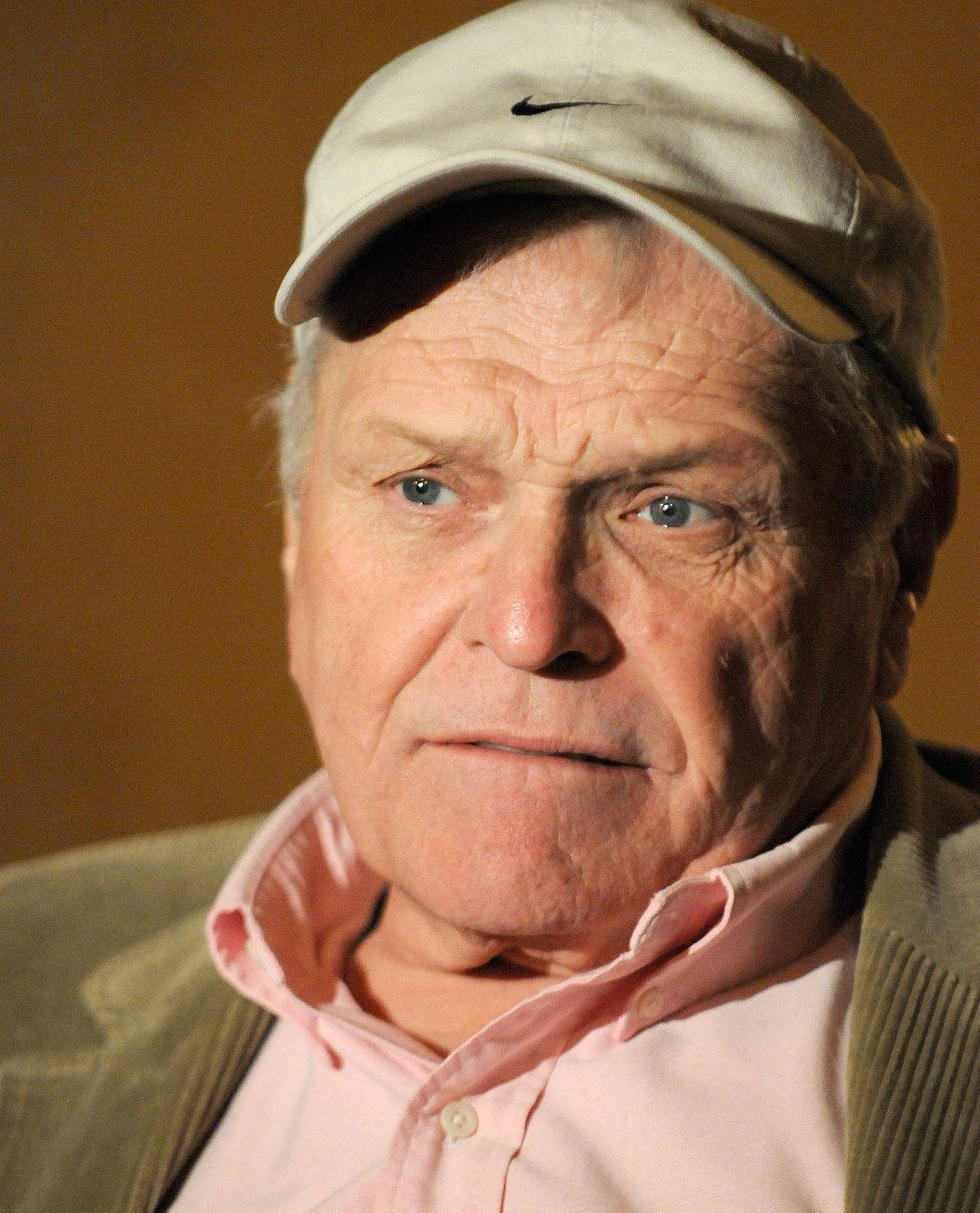 Brian Dennehy, brown cap, beige cap, HD Phone Wallpaper