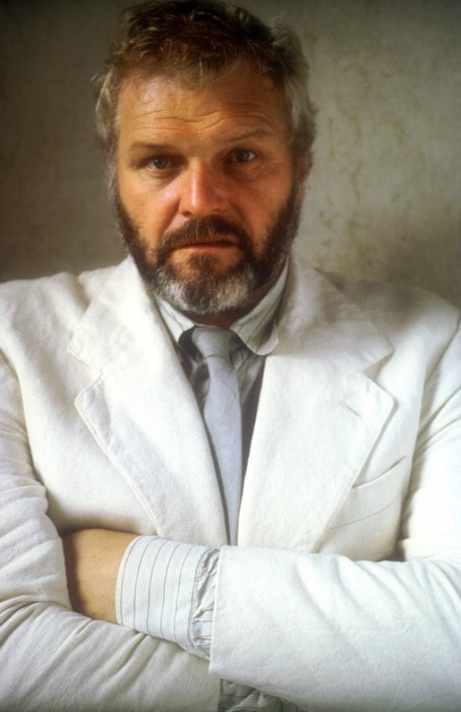 Brian Dennehy, white suit, crisp white suit, SD Phone Wallpaper