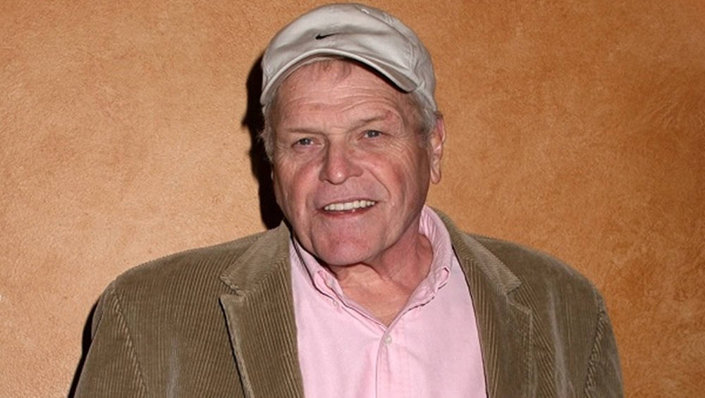 Brian Dennehy, corduroy jacket, beige cap, SD Desktop Wallpaper