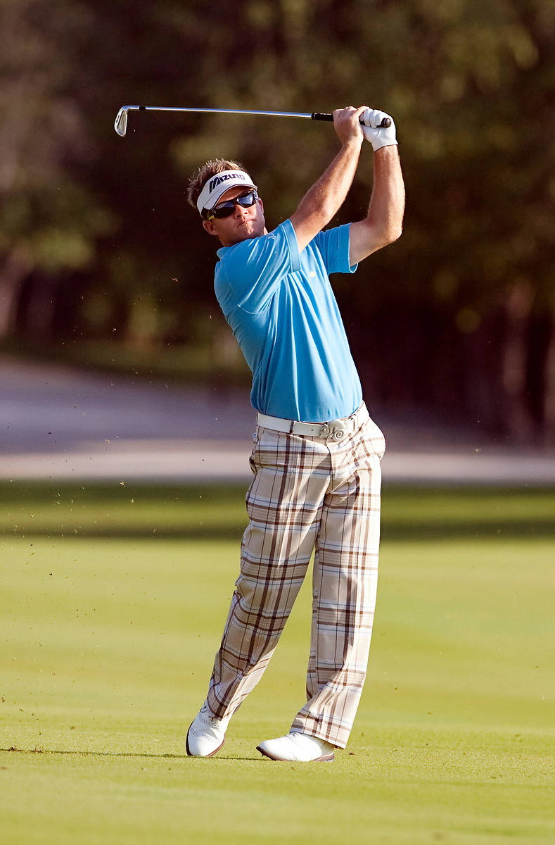 Brian Gay, blue shirt, plaid pants, SD Phone Wallpaper