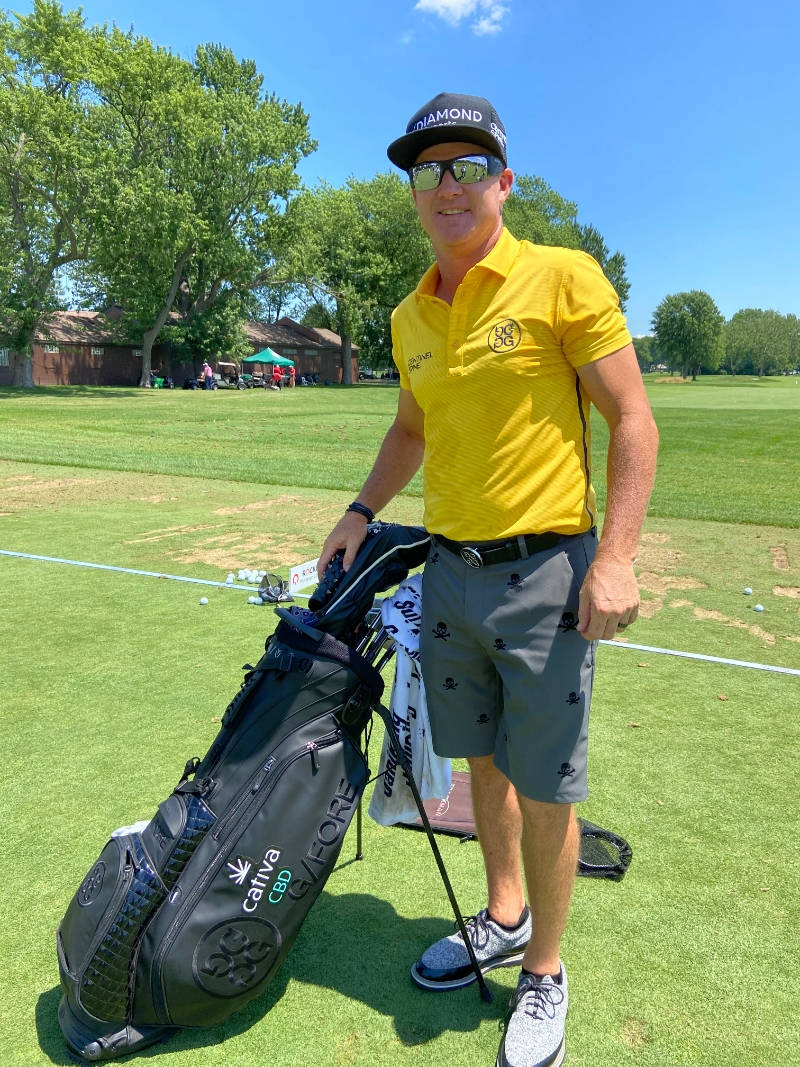 Brian Gay, yellow shirt, cap, SD Phone Wallpaper