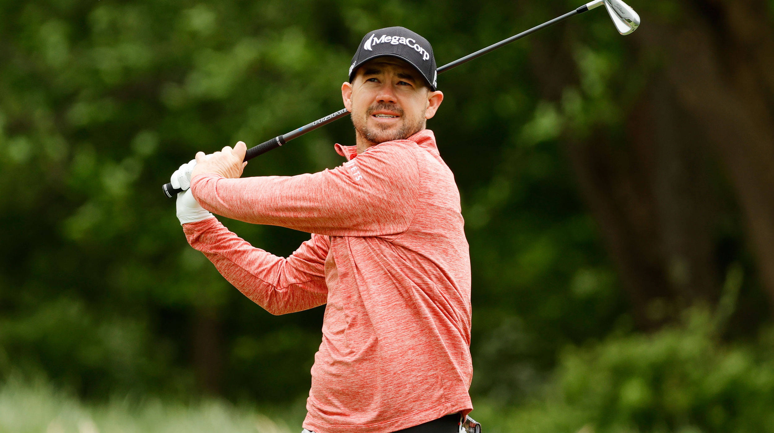 Brian Harman, coral shirt, golf club, Full HD Desktop Wallpaper