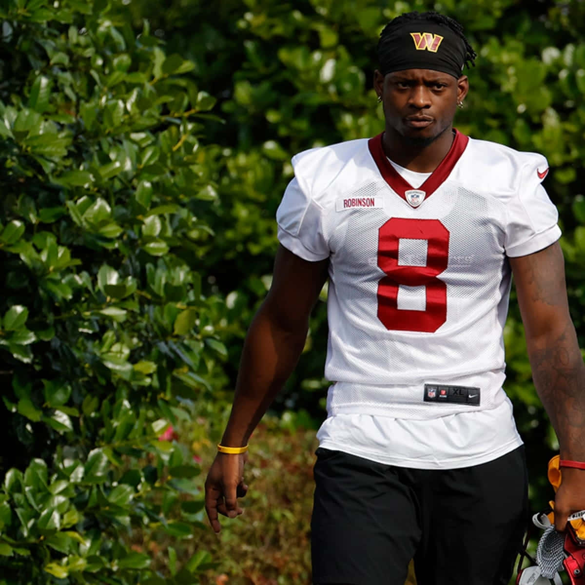 Brian Robinson Jr, white jersey, red number eight, SD Desktop Wallpaper