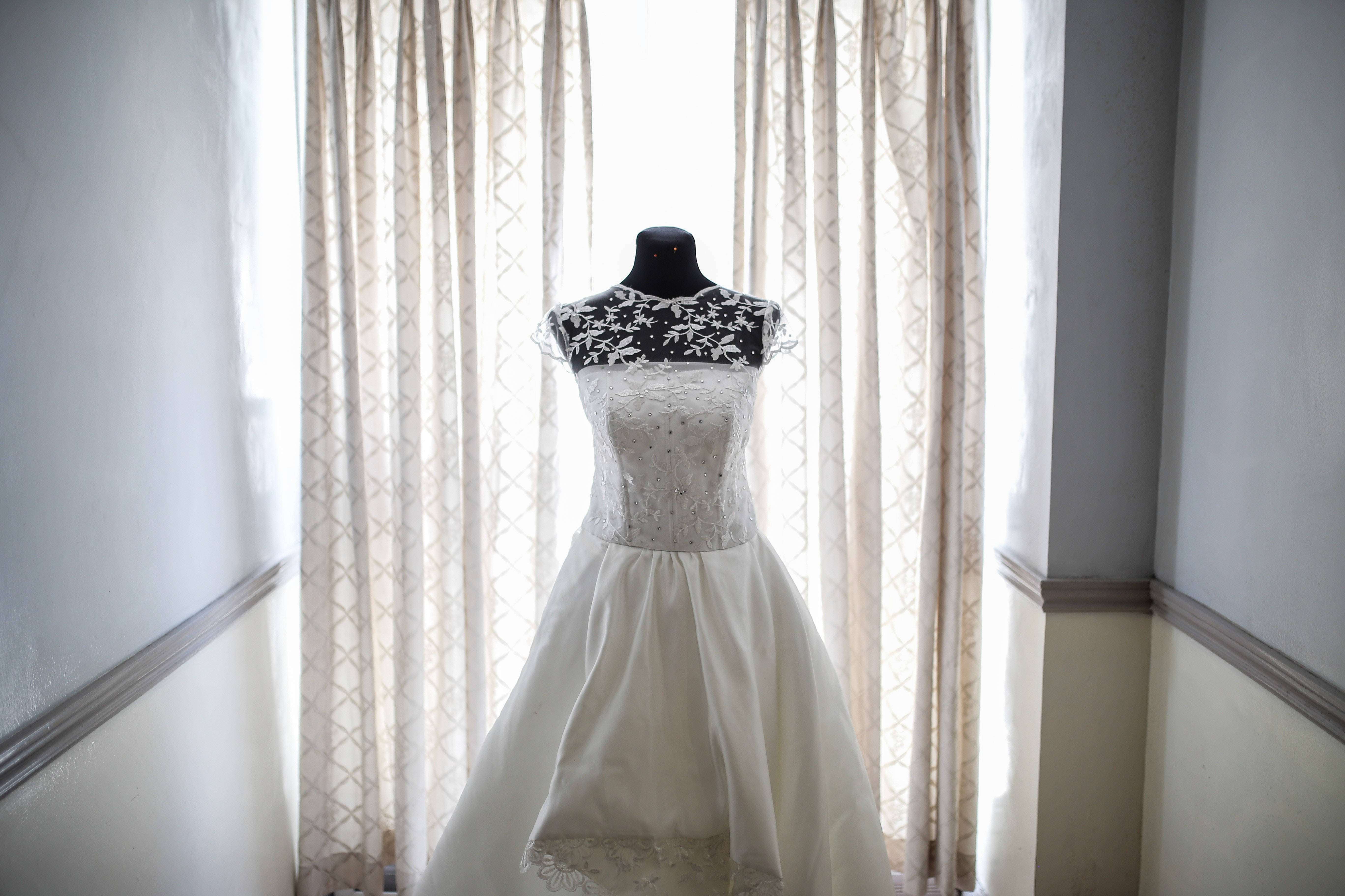 white wedding dress, black lace detailing, mannequin, 5K Desktop Wallpaper