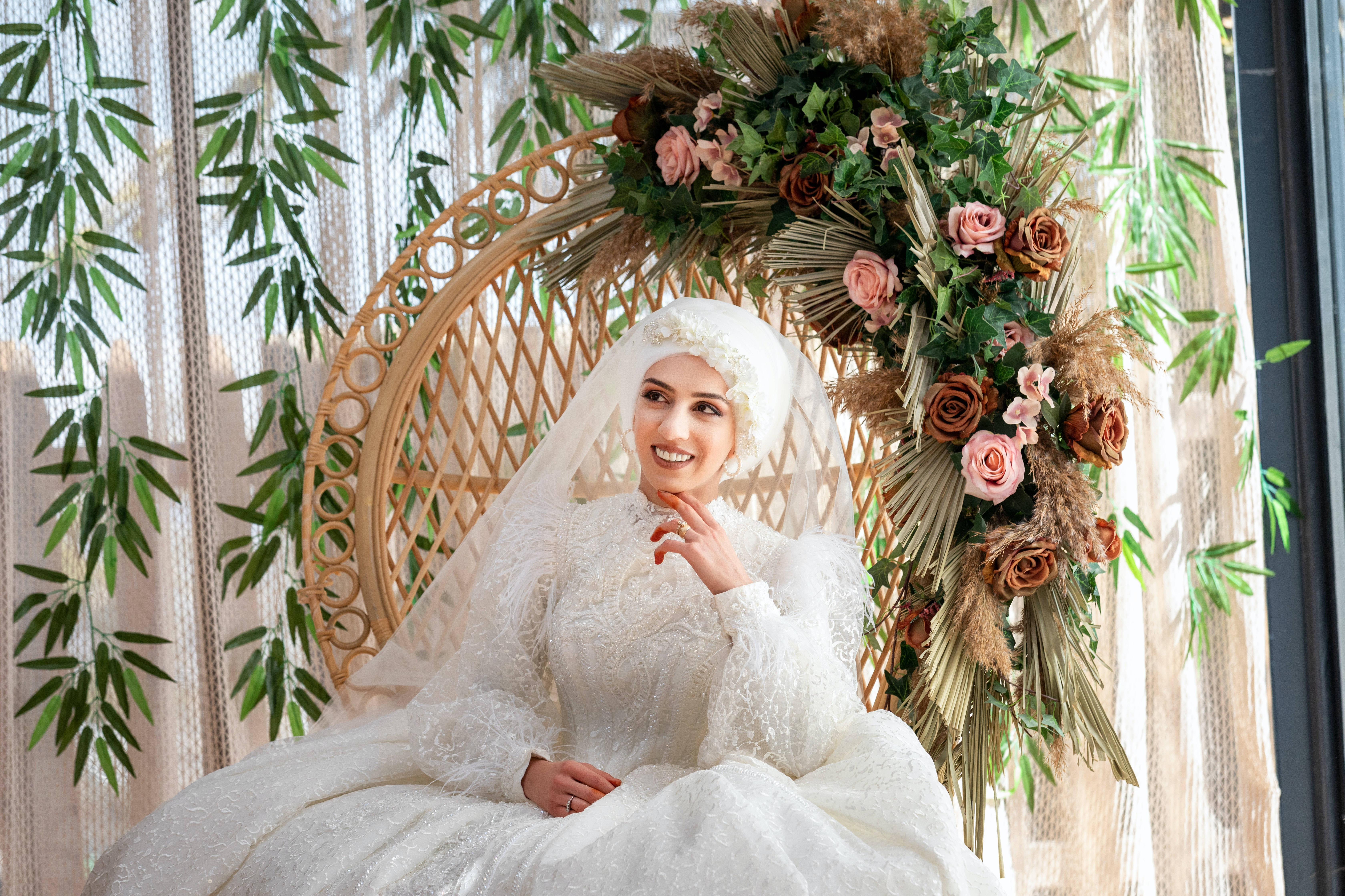 white lace wedding gown, veil, wicker chair, 5K Desktop Wallpaper
