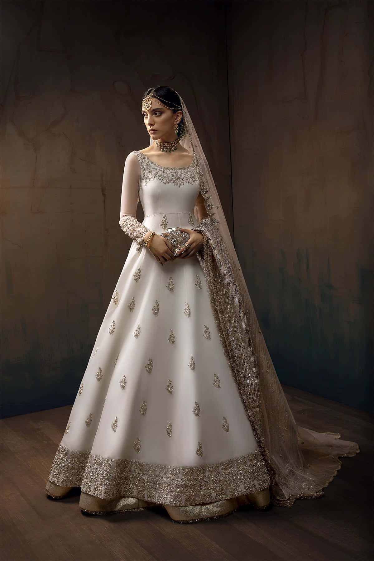 Bride's Dress, ivory embroidered lehenga, gold detailing, HD Phone Wallpaper