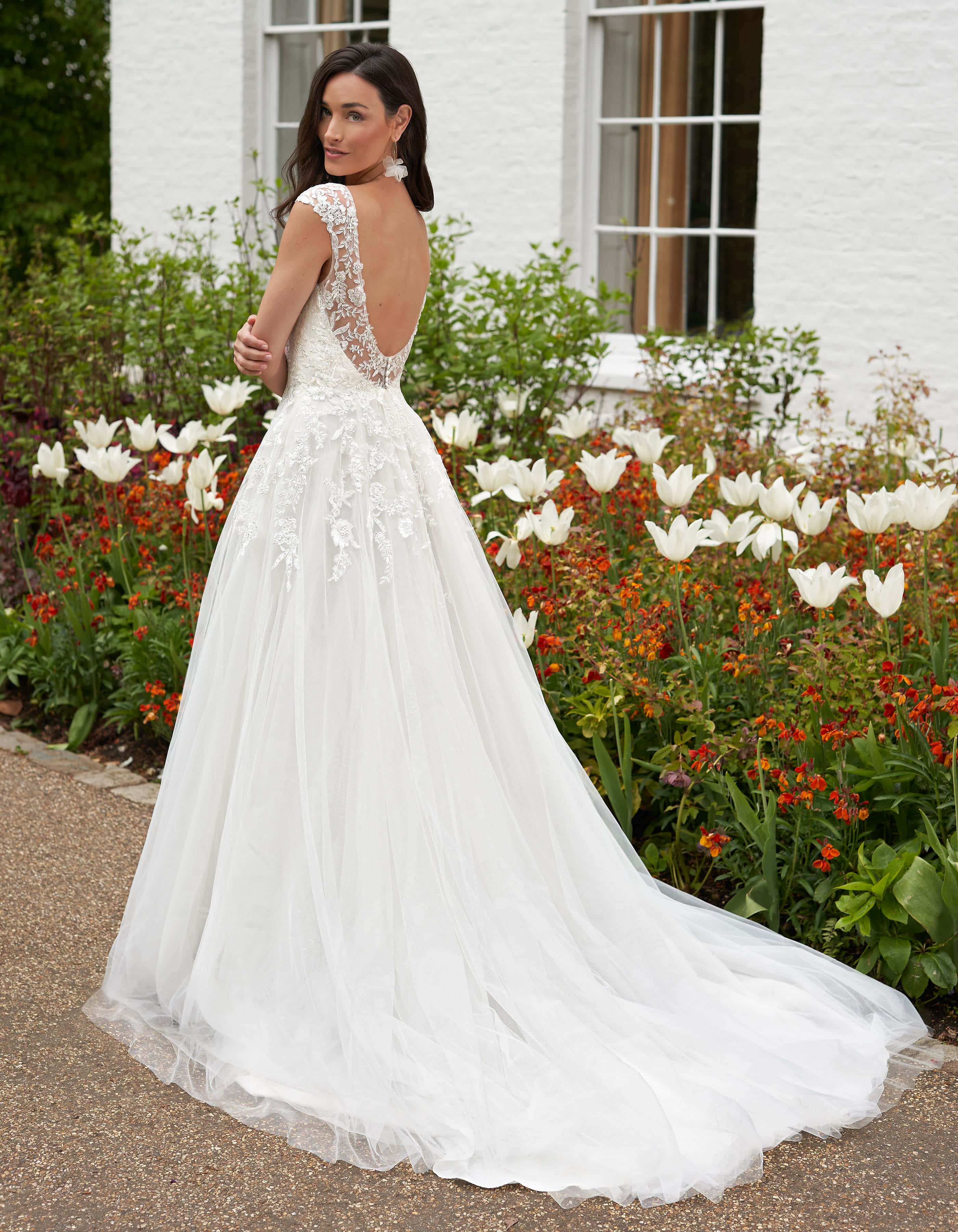 Bride's Dress, white lace wedding gown, open back, 2K Phone Wallpaper