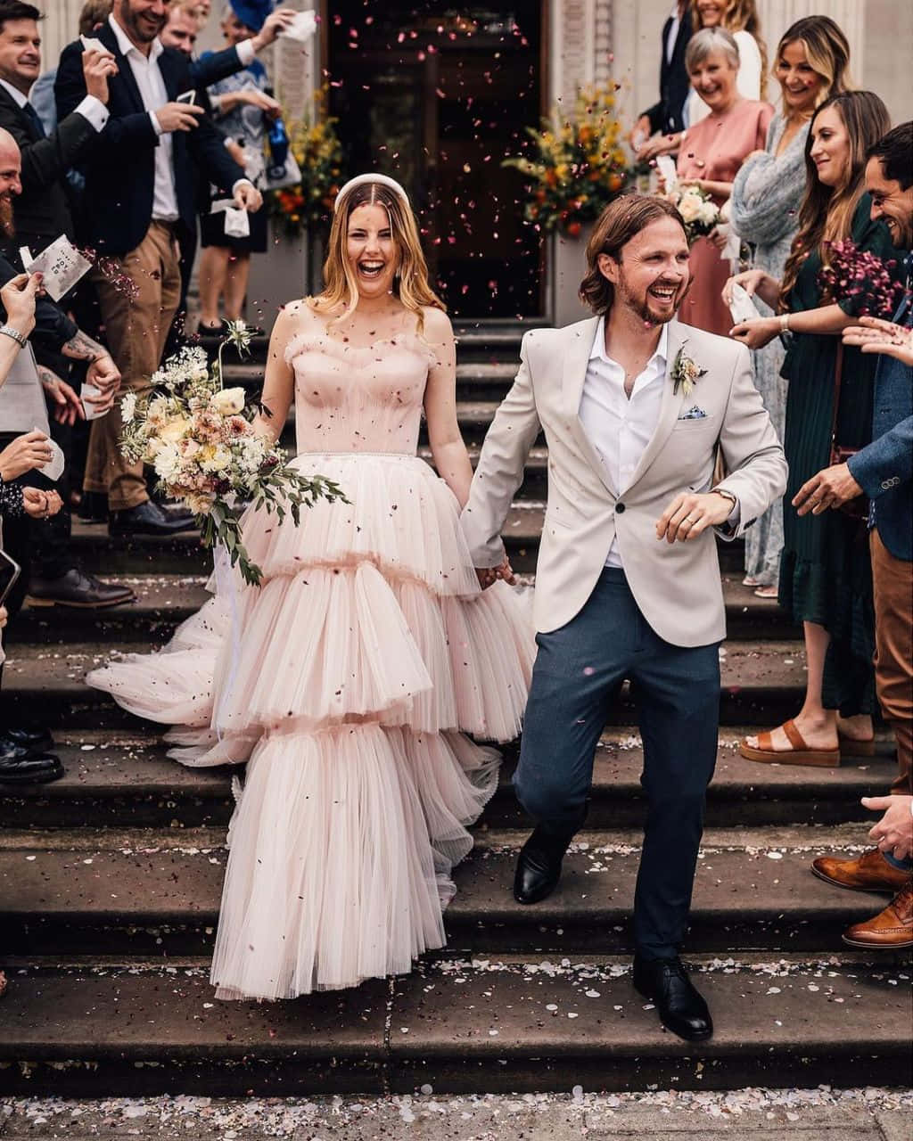 Bride's Dress, stone steps, confetti, HD Phone Wallpaper