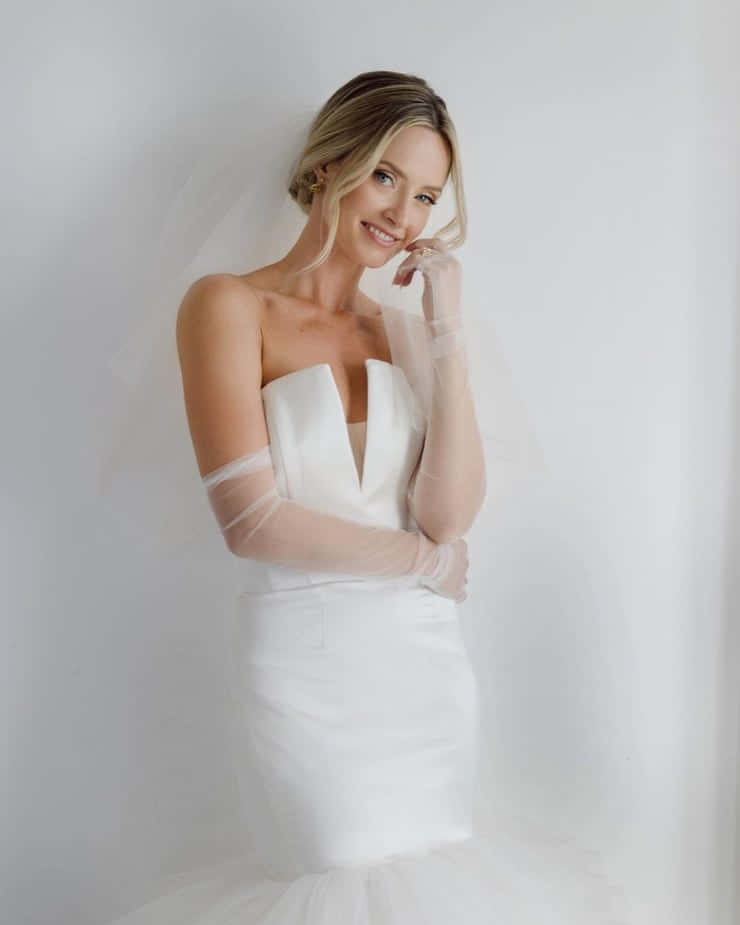 Elegant Bridein White Dress, white gown, sheer gloves, SD Phone Wallpaper