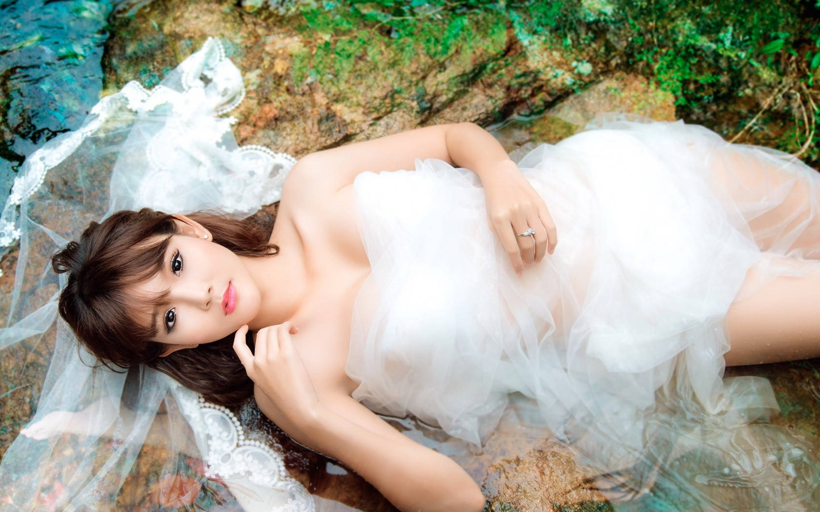 elegant bride, stunning wedding gown, flowing white wedding gown, HD Desktop Wallpaper