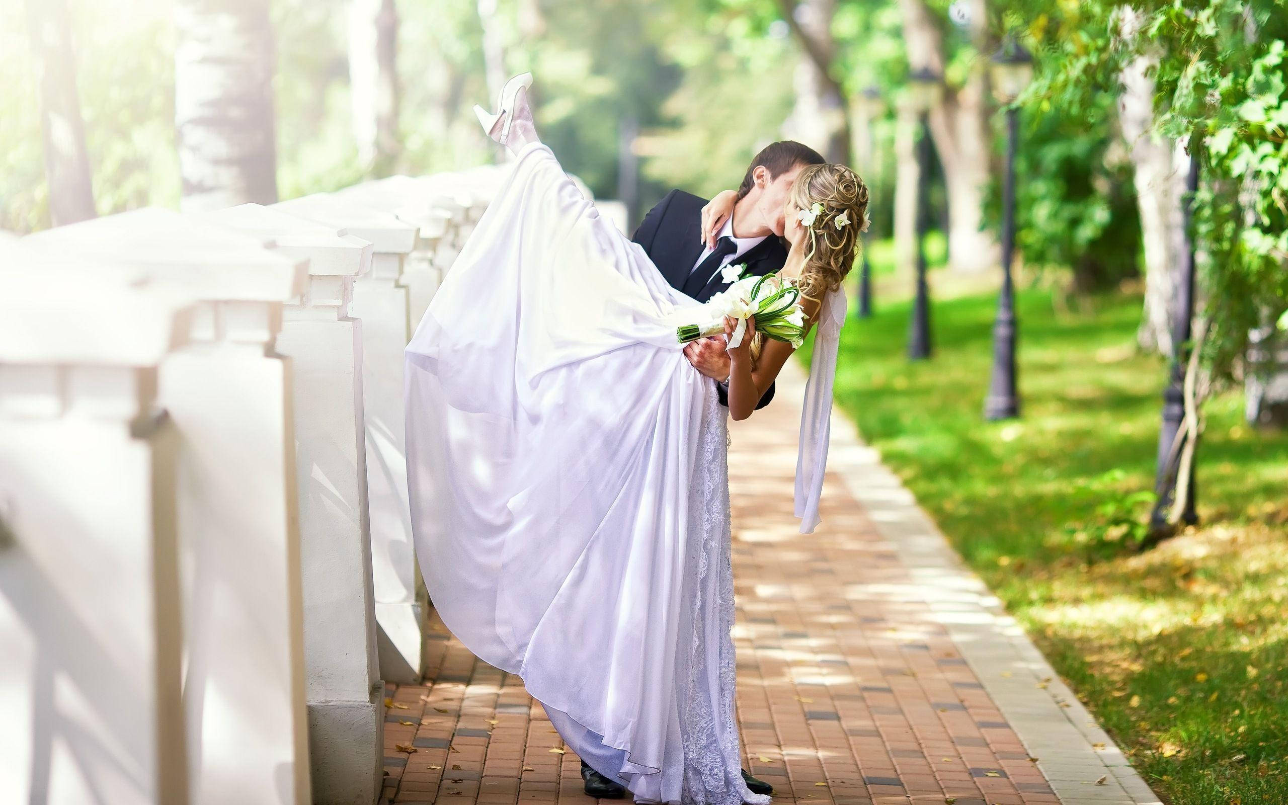 groom, bride, white gown, 2K Desktop Wallpaper