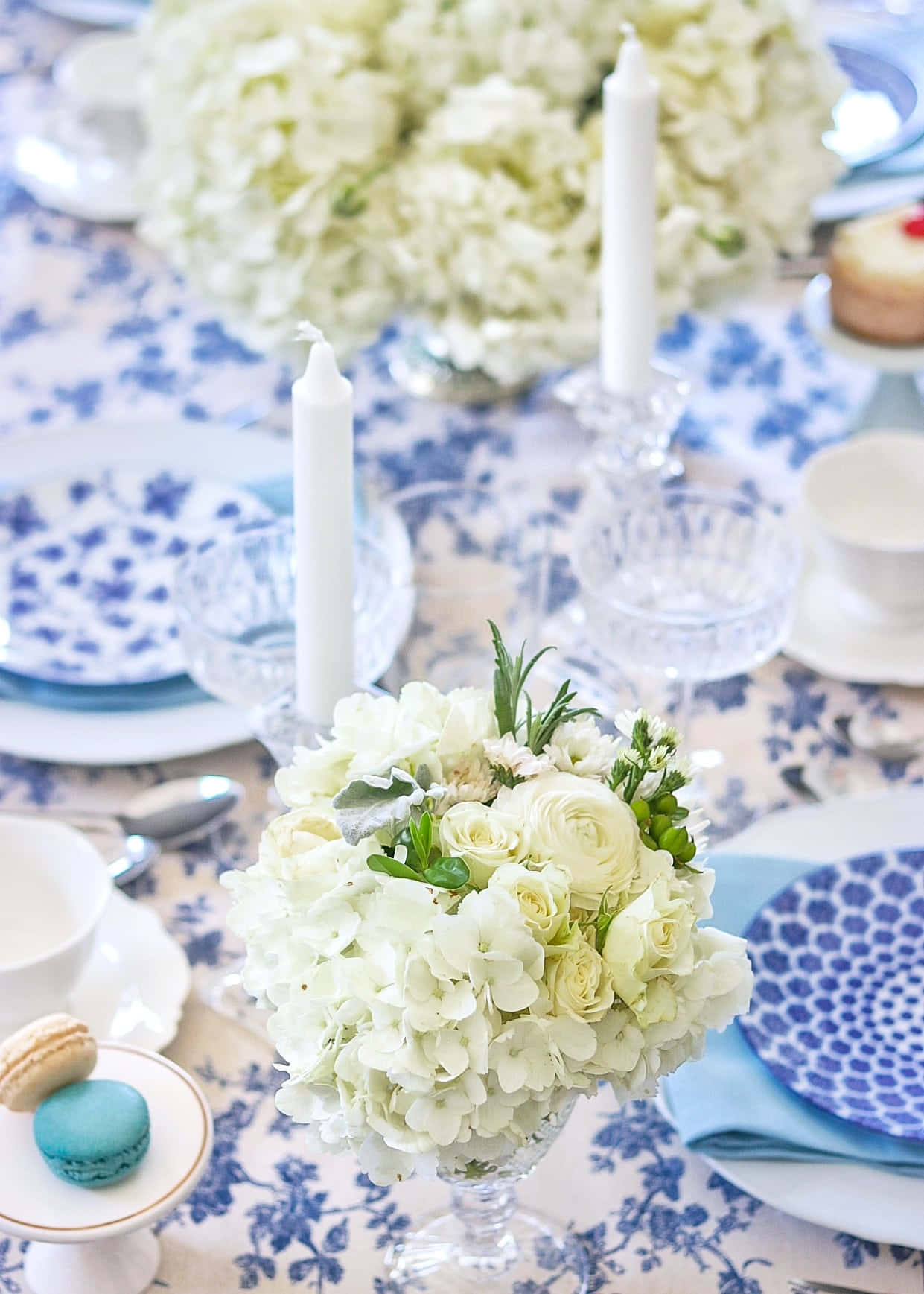 Elegant Regency Inspired Tablescape, white hydrangeas, roses, HD Phone Wallpaper
