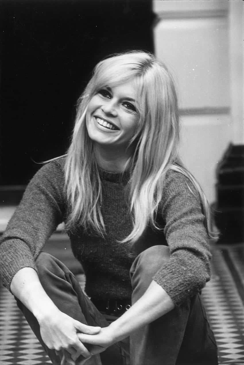 Bridget Hall, black and white portrait, long blonde hair, SD Phone Wallpaper