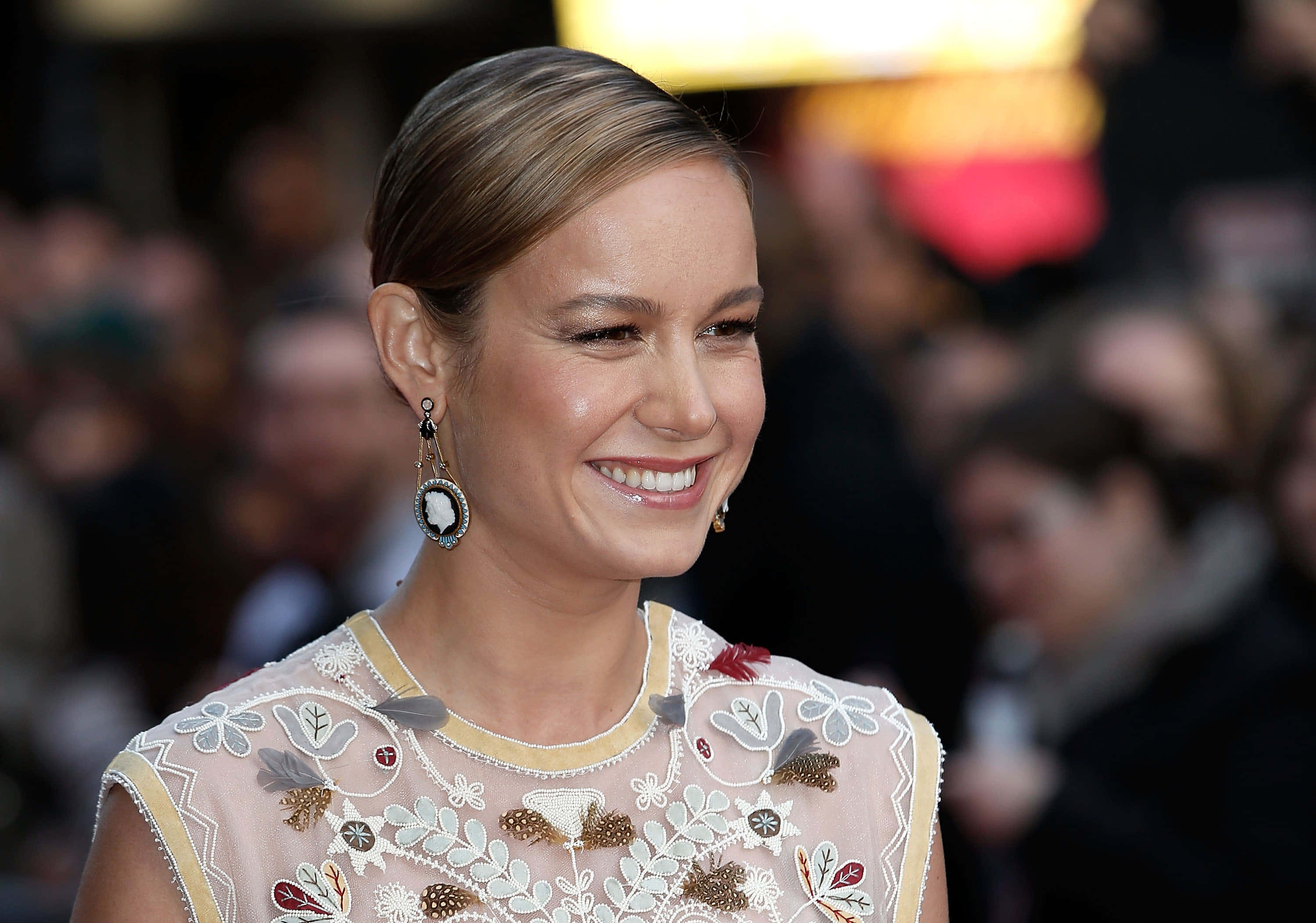 Brie Larson, ornate embroidered dress, cameo earrings, 2K Desktop Wallpaper