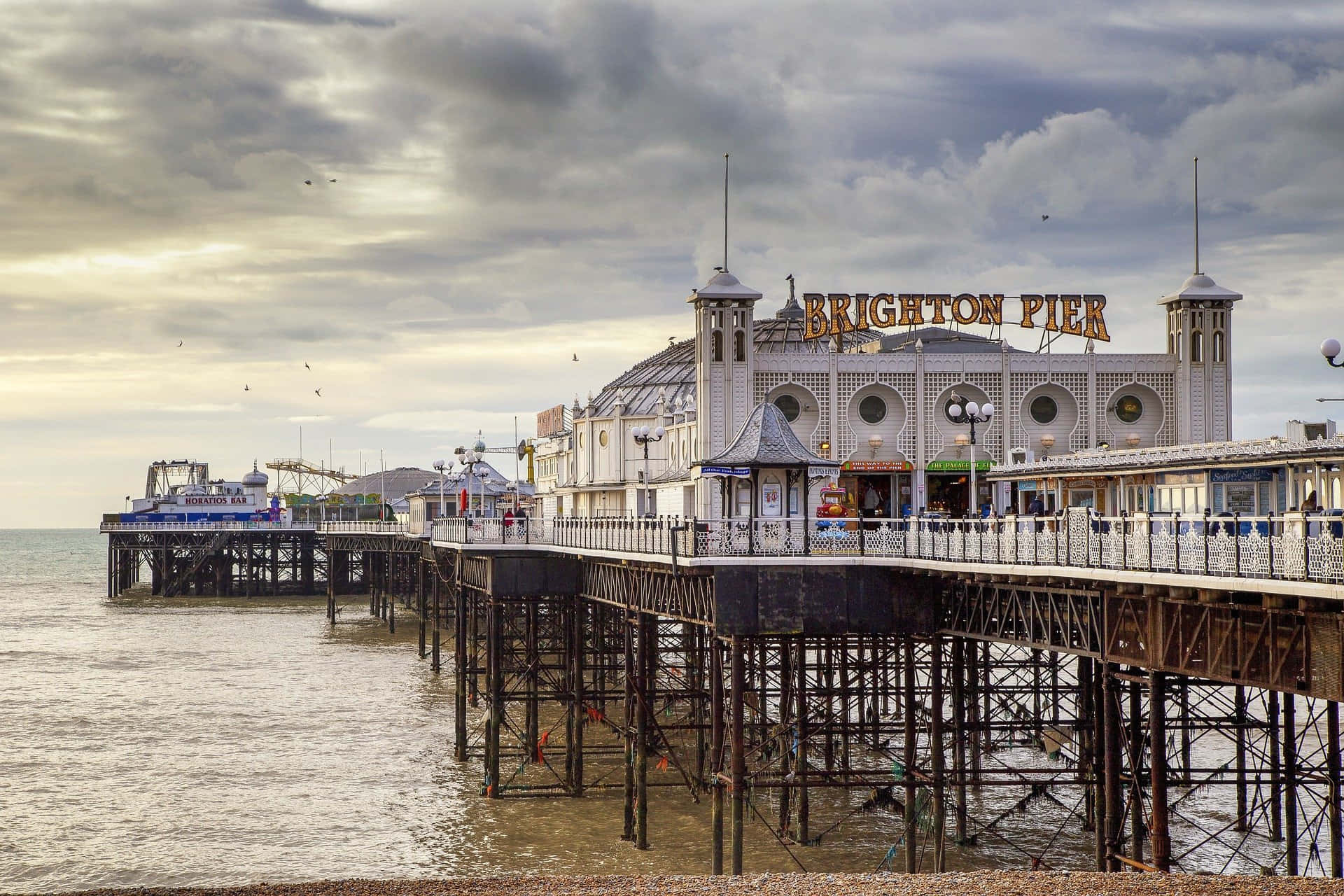 Brighton Pier, cloudy sky, seagulls, Full HD Desktop Wallpaper