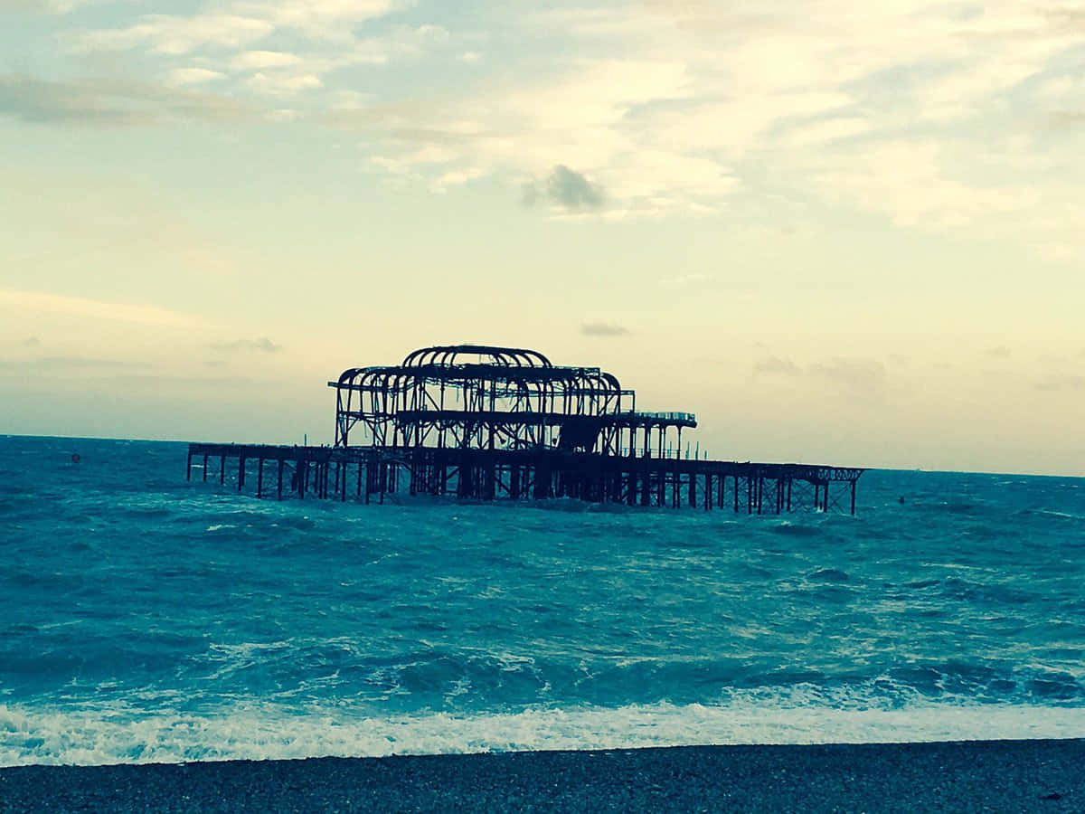 Brighton Pier, cloudy sky, waves, SD Desktop Wallpaper