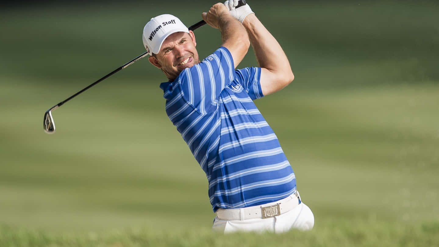 Briny Baird, blue striped shirt, sunlit green course, HD Desktop Wallpaper