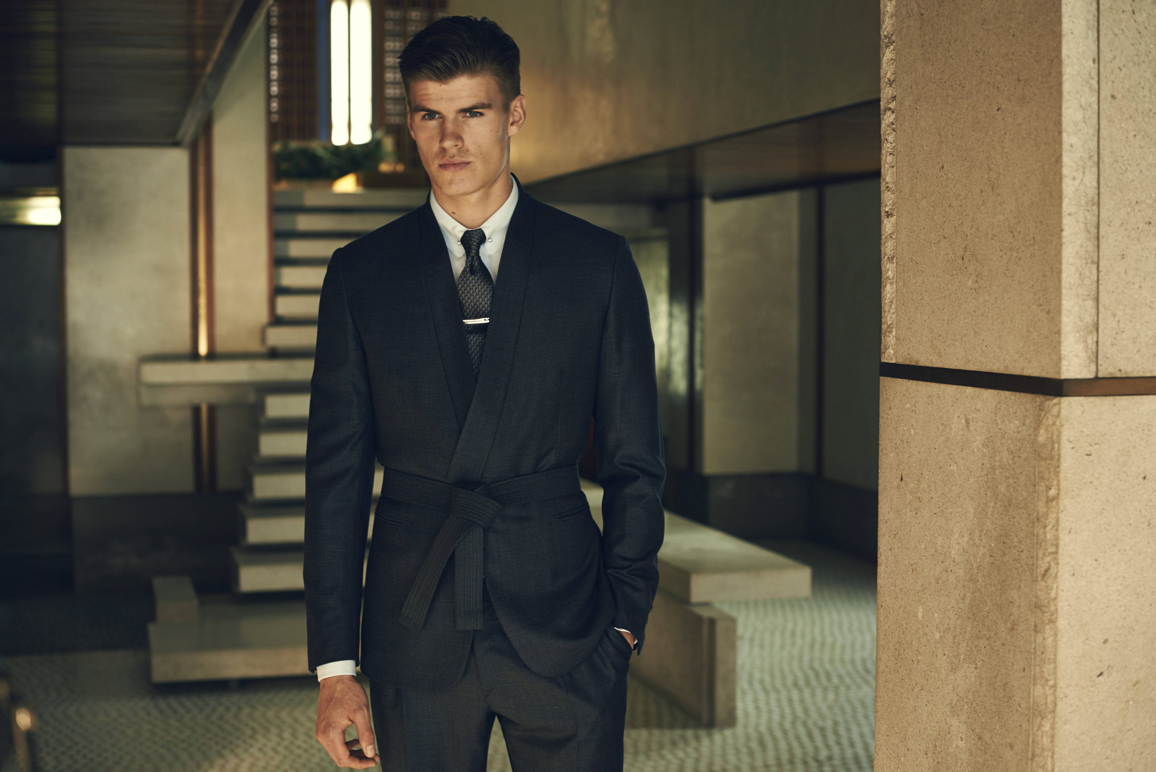 Brioni, suit, belt, 2K Desktop Wallpaper