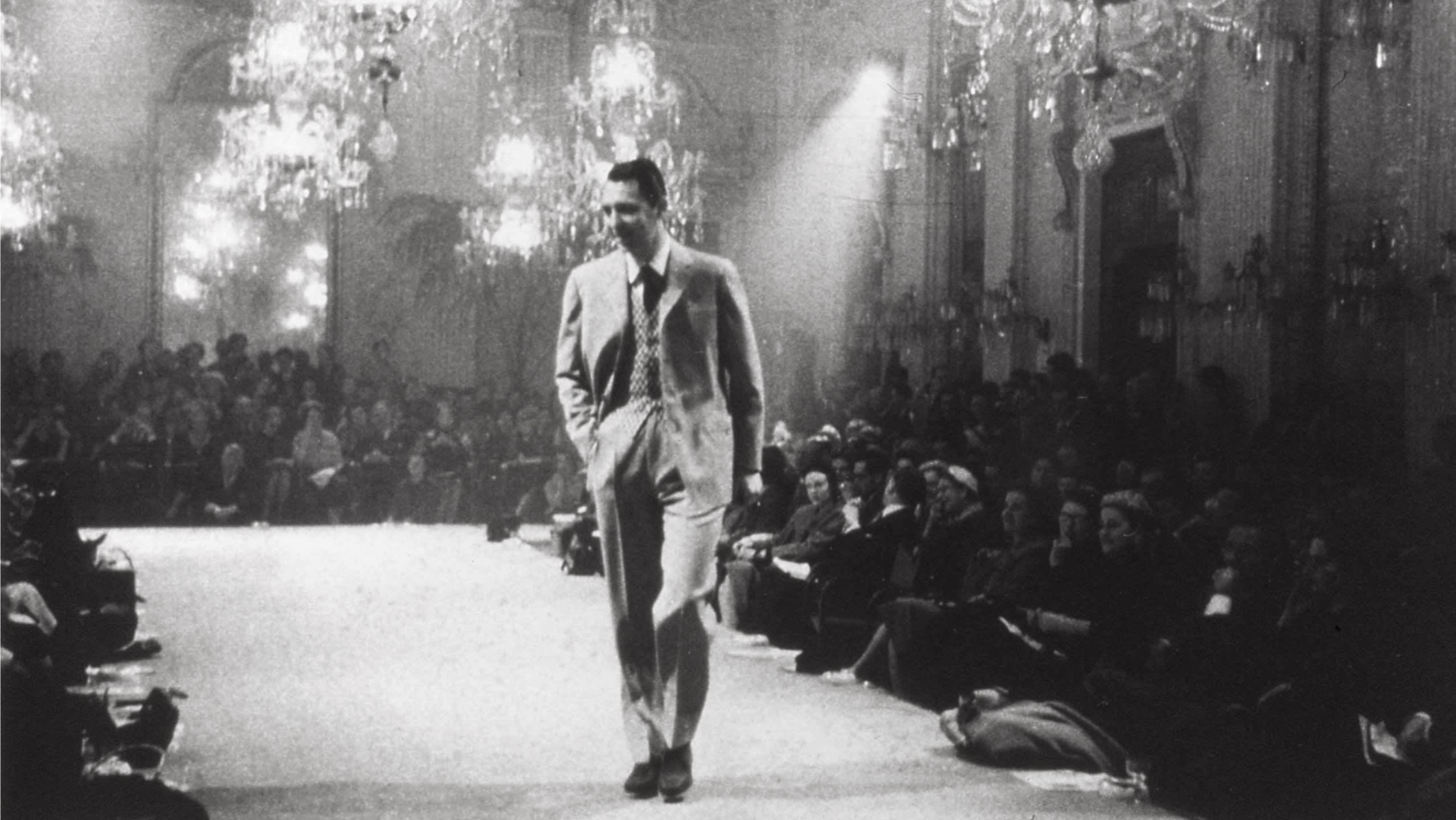1952 fashion show, Brioni, glowing chandeliers, Full HD Desktop Wallpaper