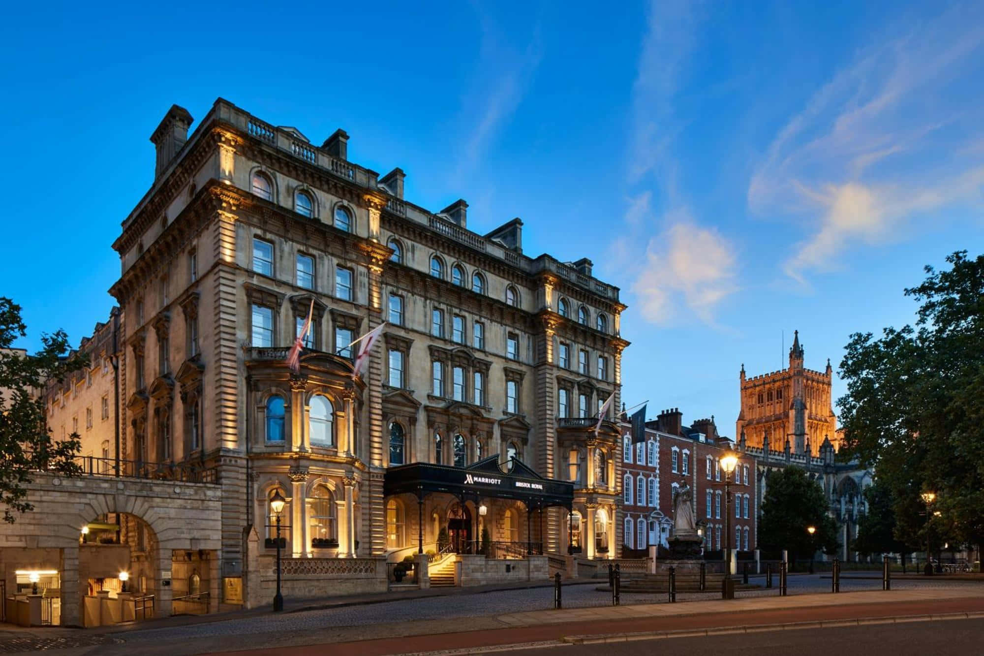 Bristol U K, Grand historic hotel, dusk, Full HD Desktop Wallpaper
