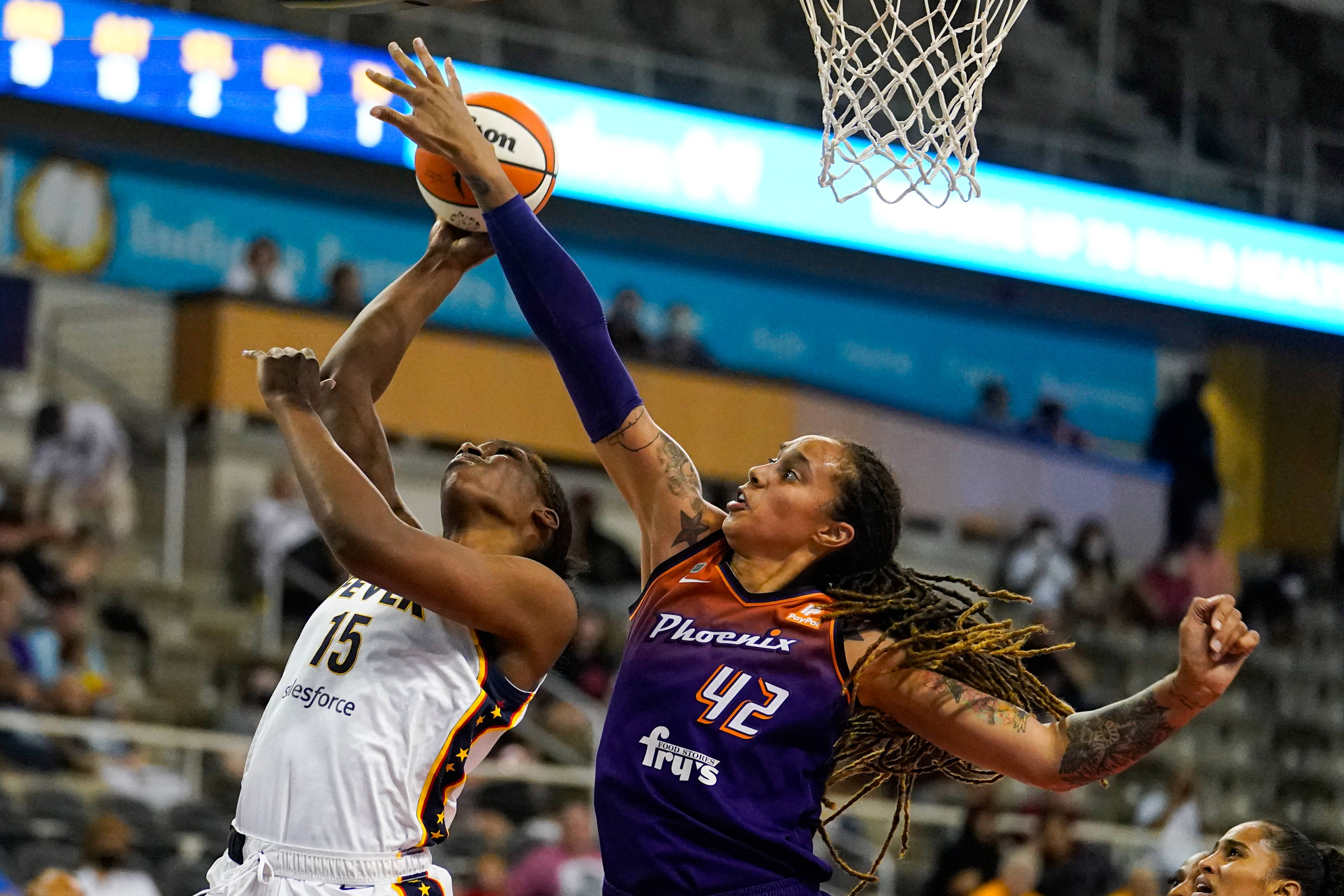 Brittney Griner, basketball players, rebound, 4K Desktop Wallpaper