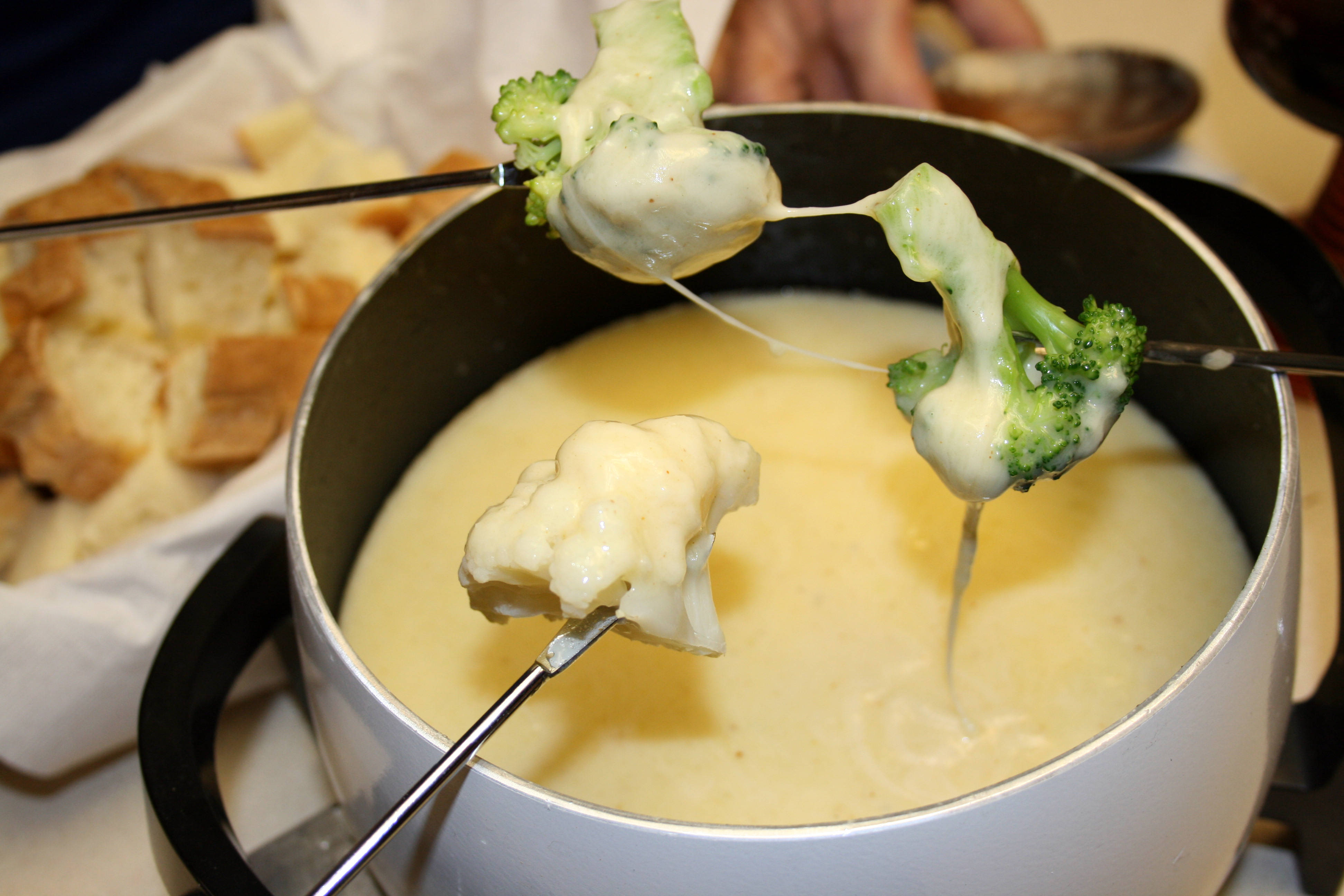 Broccoli Cheese Fondue, steaming cheese fondue, broccoli, 4K Desktop Wallpaper