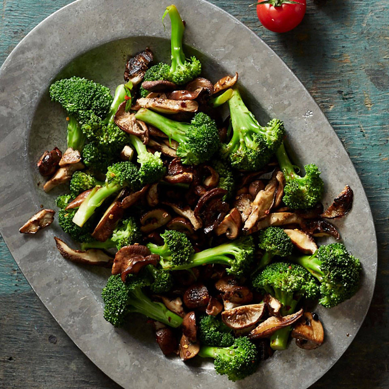 yummy broccoli with mushrooms, rustic metal platter, vibrant green broccoli florets, SD Desktop Wallpaper