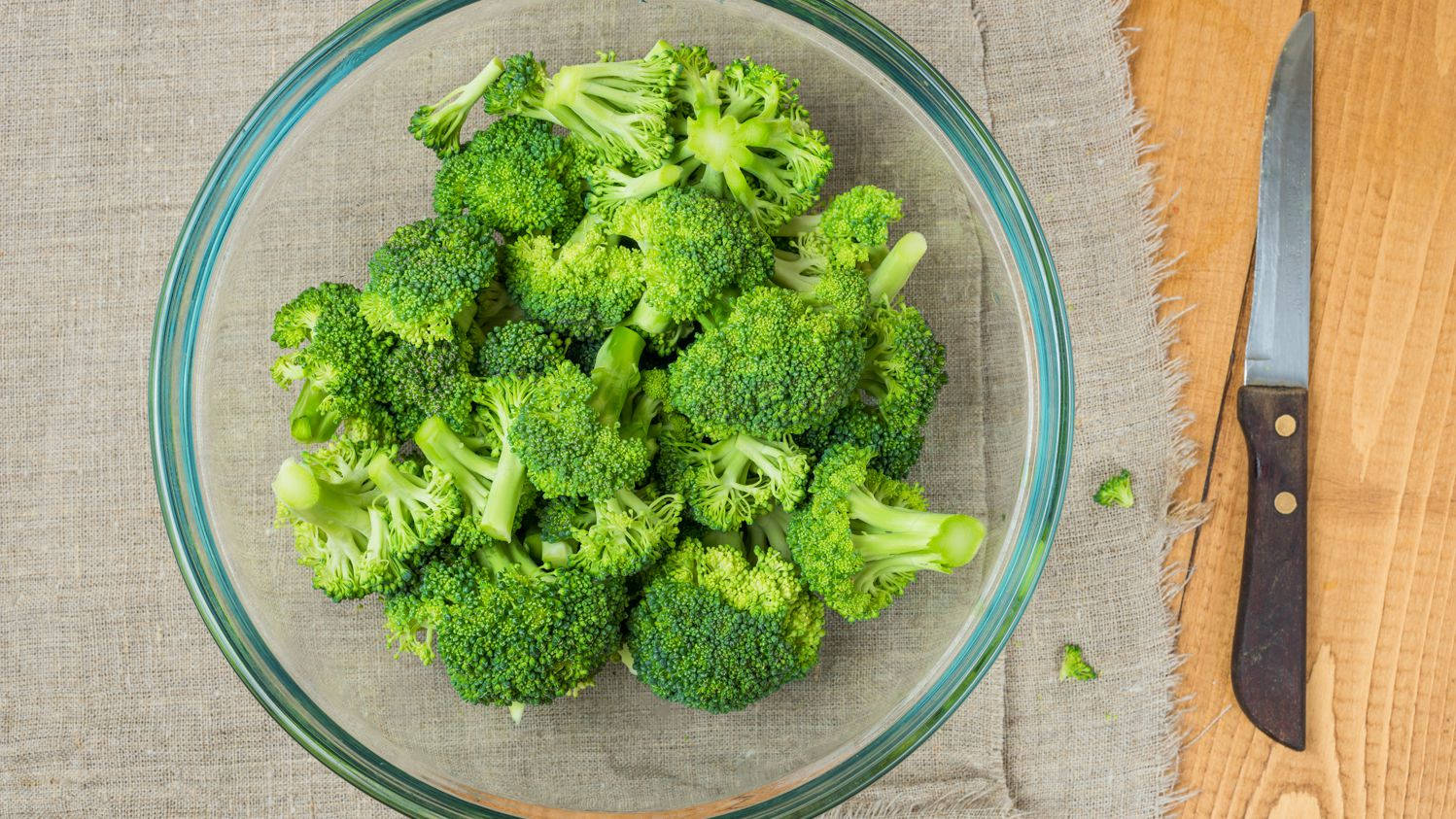 broccoli, clear glass bowl, textured cloth, HD Desktop Wallpaper