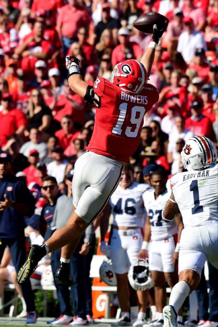 Brock Bowers, red jersey number 19, football player, SD Phone Wallpaper