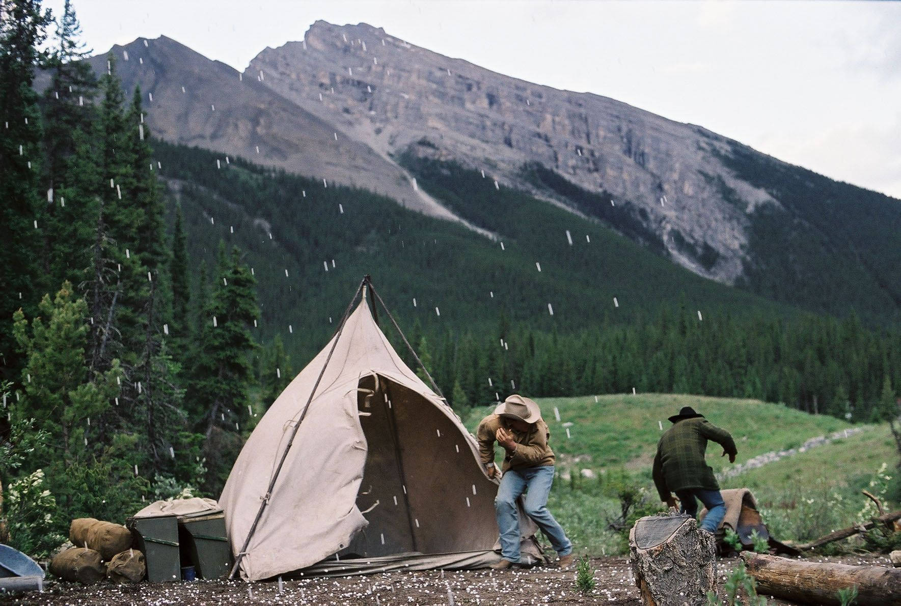 Brokeback Mountain, tan tent, rain, HD Desktop Wallpaper