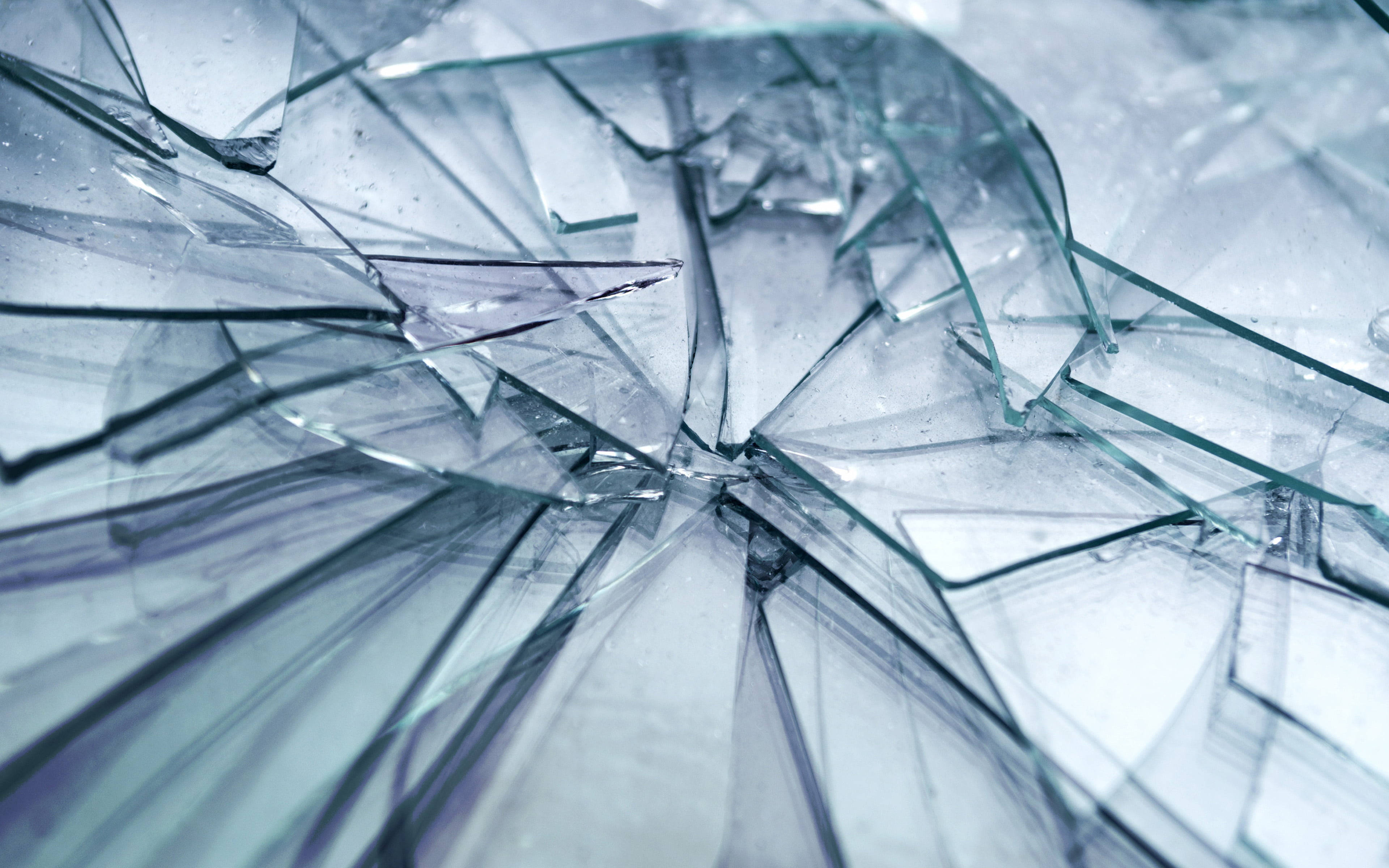 broken glass, shattered glass, central crack, 4K Desktop Wallpaper