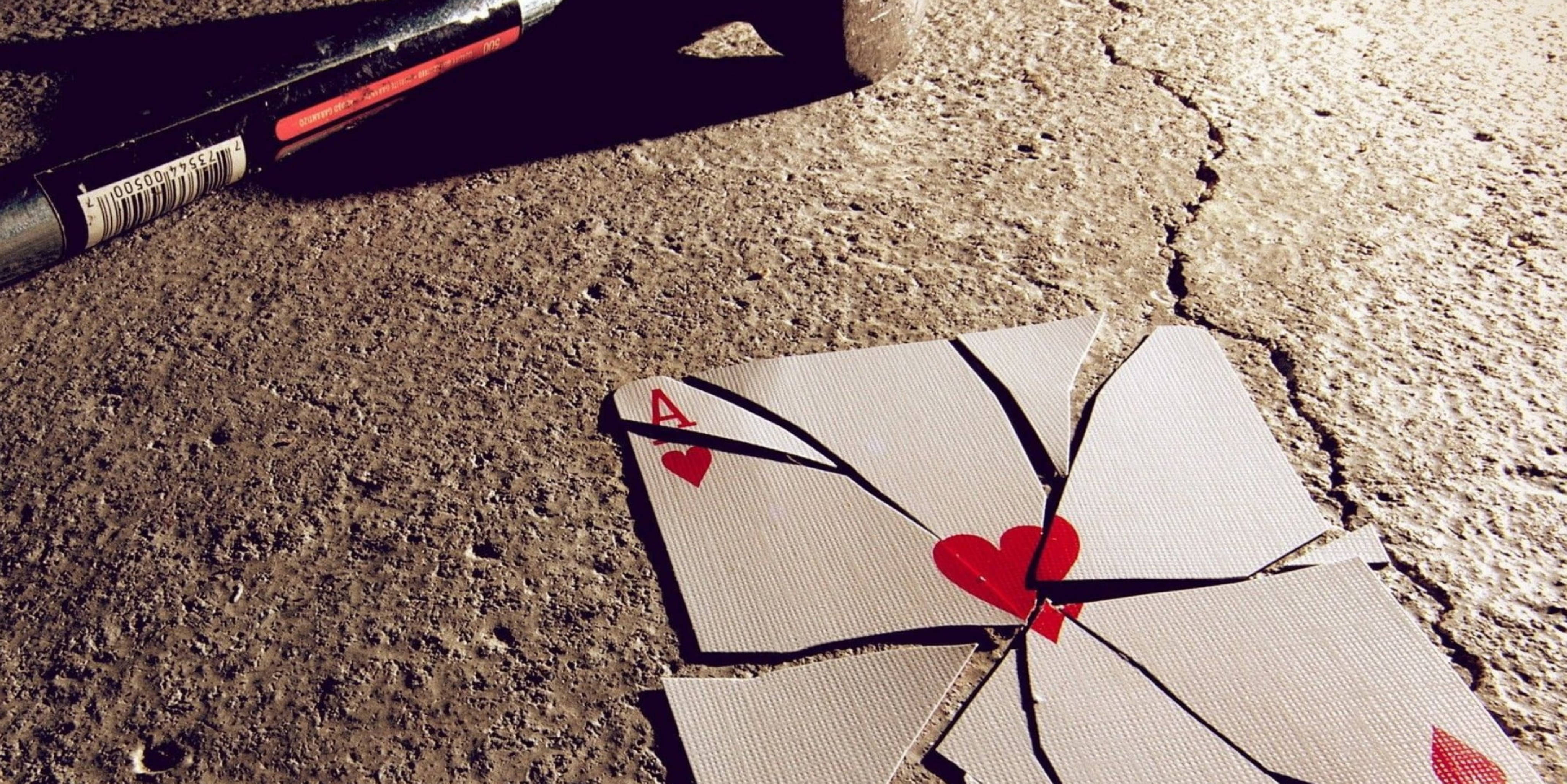 ace of hearts, cracked concrete, discarded pen, 4K Desktop Wallpaper