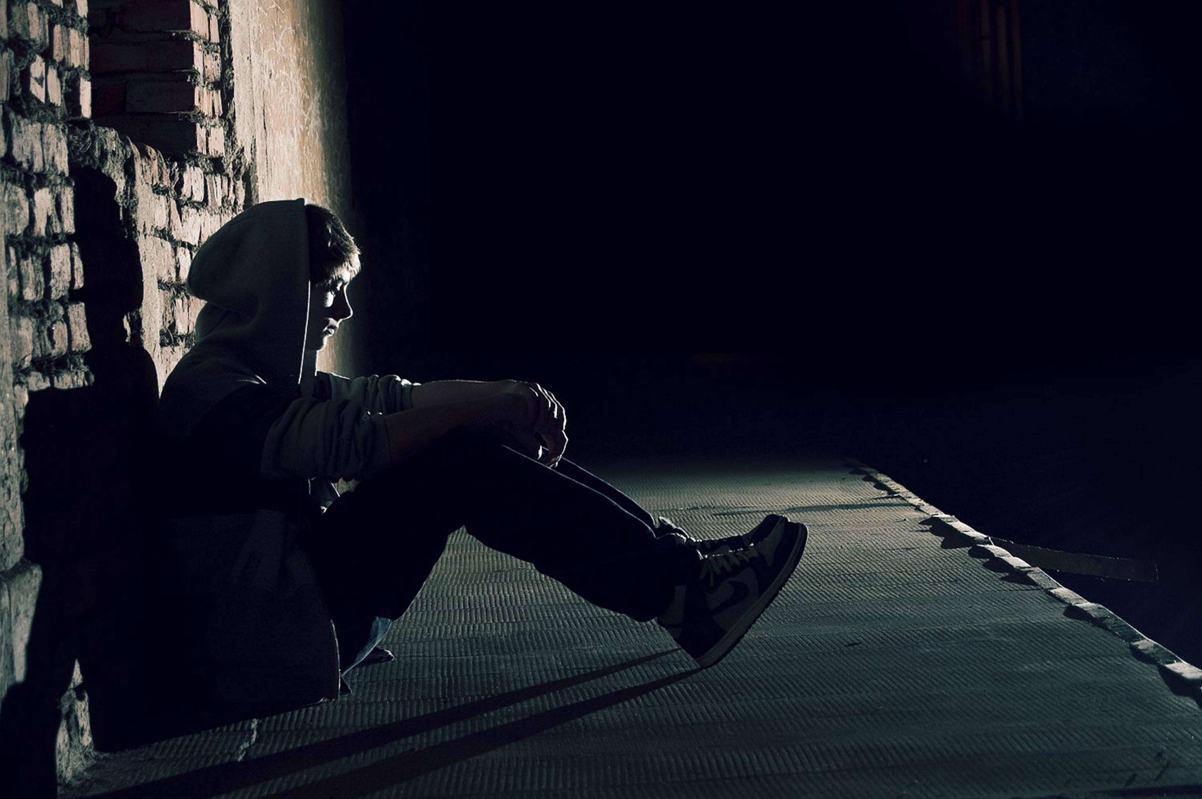 boy on side walk heart broken 4k, hoodie, brick wall, 4K Desktop Wallpaper