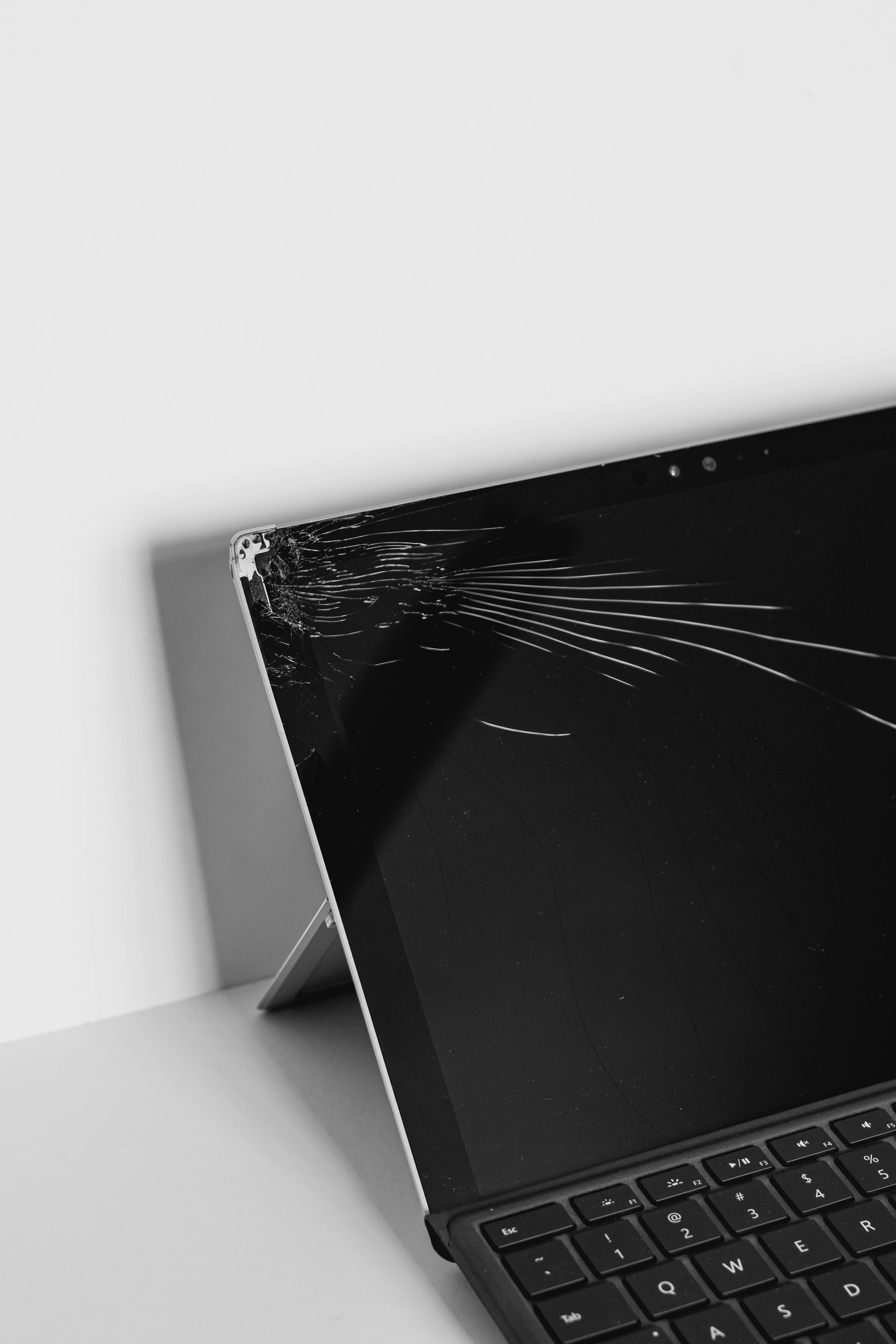 crack, broken computer screen, laptop screen, 5K Phone Wallpaper