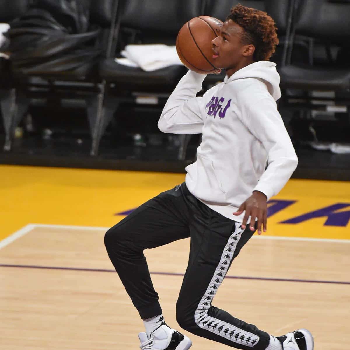 Bronny James, white hoodie, black track pants, SD Desktop Wallpaper