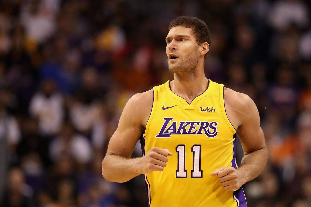 Brook Lopez, yellow Lakers jersey, blurred crowd, SD Desktop Wallpaper