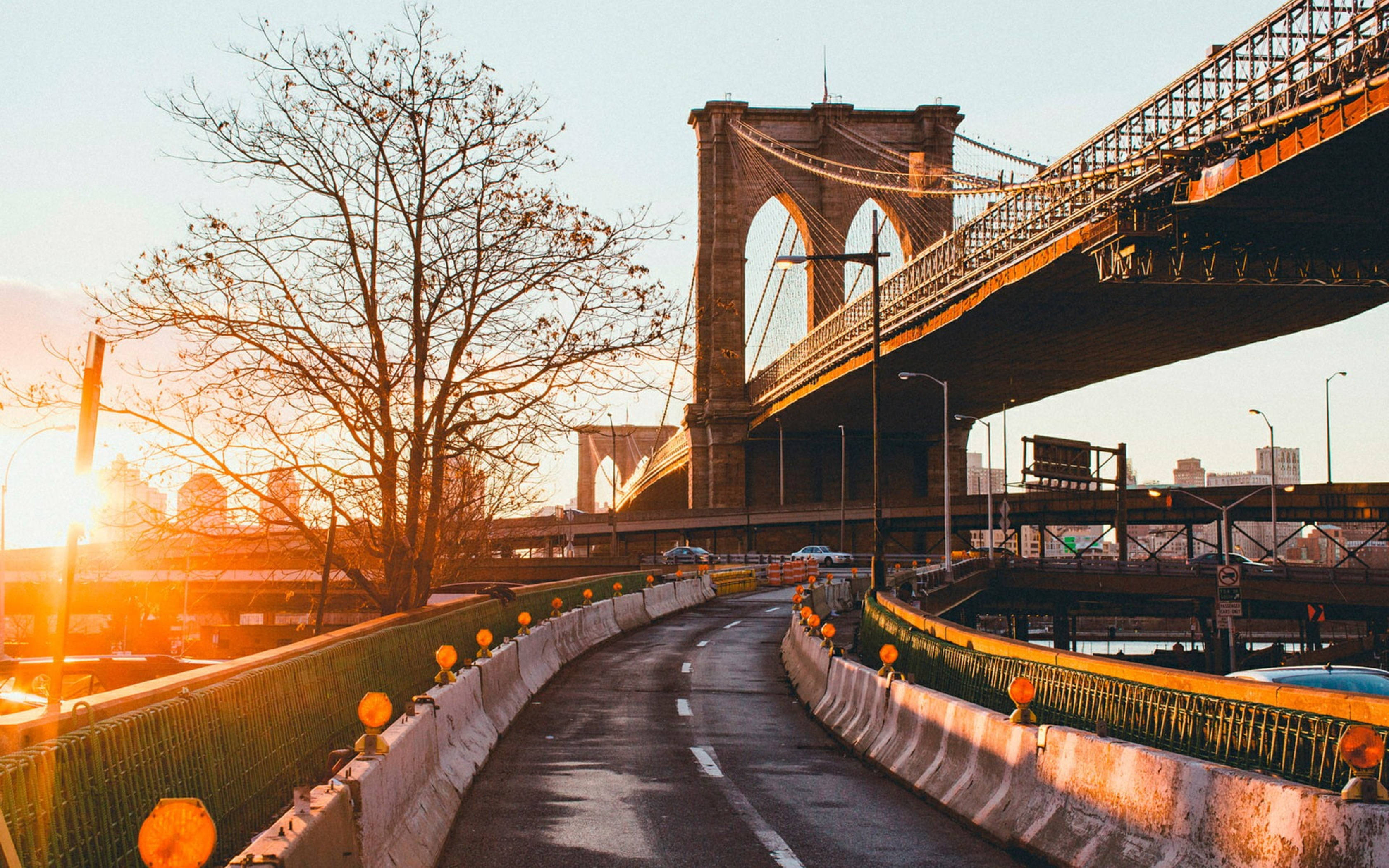 Brooklyn Bridge, sunrise, golden light, 2K Desktop Wallpaper
