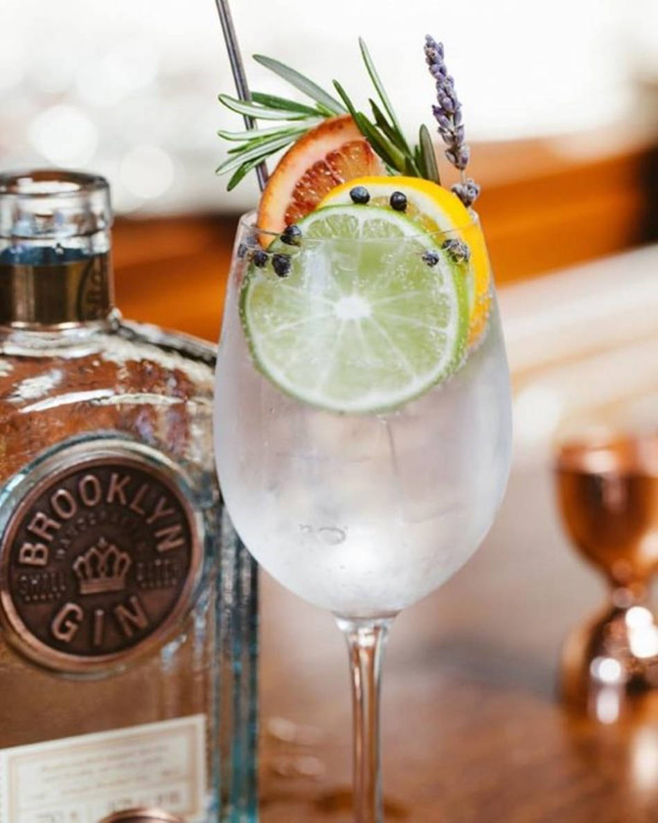 Brooklyn Gin, glass of citrus water, lime, SD Phone Wallpaper