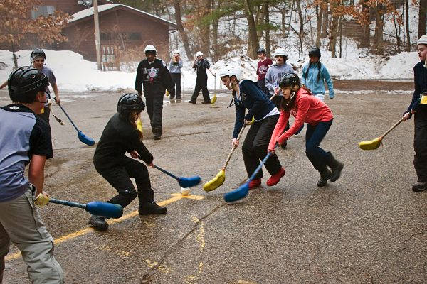 Broomball, helmet, snowy asphalt court, SD Desktop Wallpaper