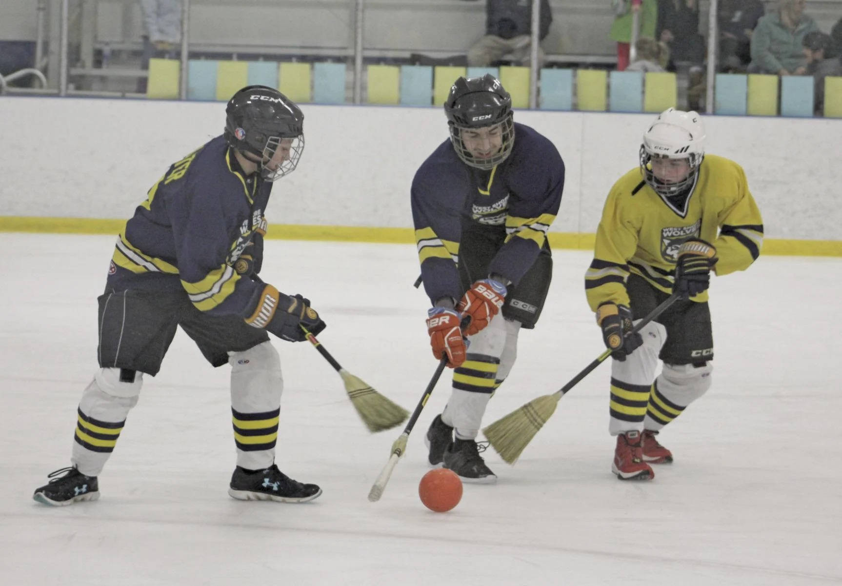 Broomball, black and yellow team, blue and yellow jerseys, HD Desktop Wallpaper