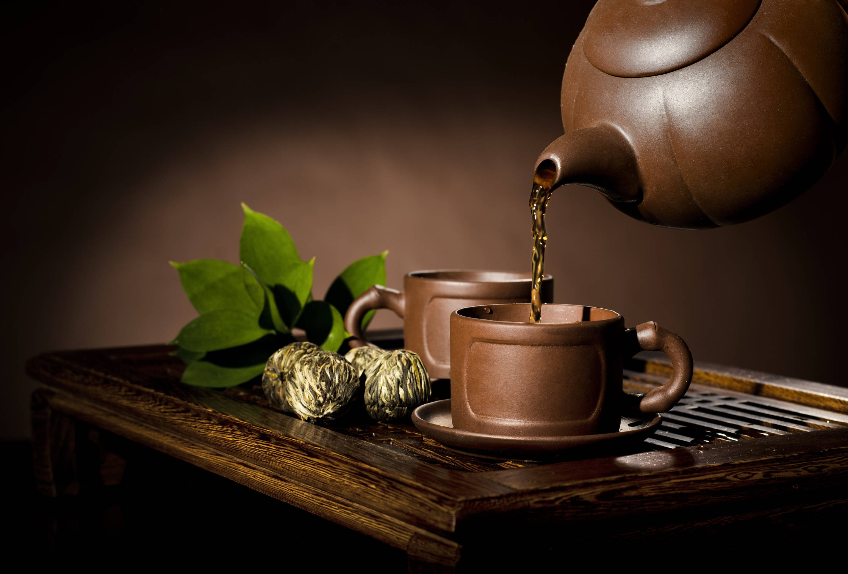 brown clay teapot, dark tea, wooden tray, 2K Desktop Wallpaper