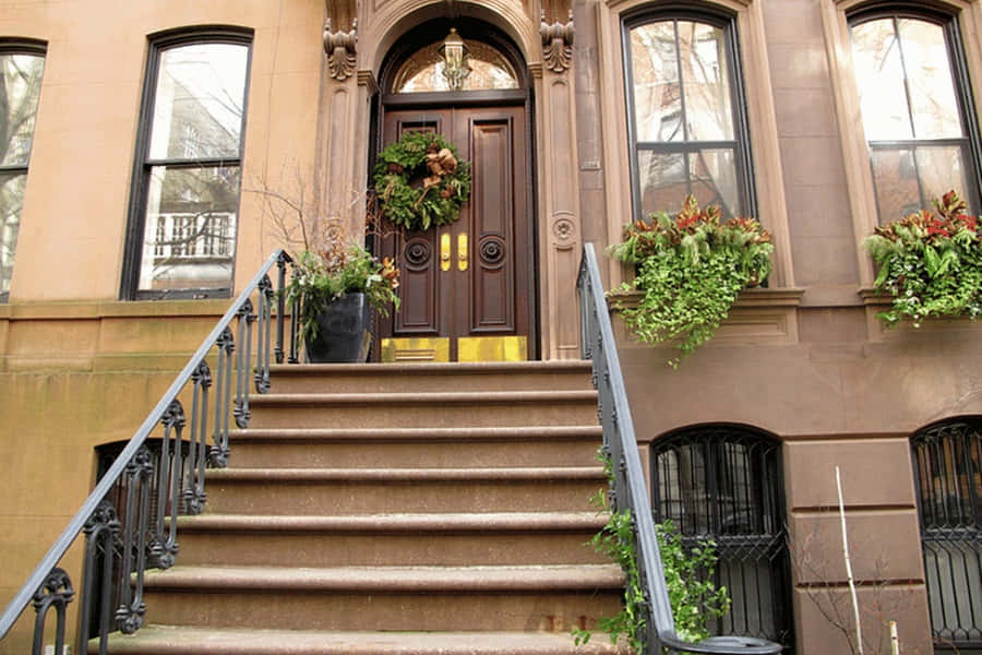brownstone, ornate iron railings, festive wreath, SD Desktop Wallpaper